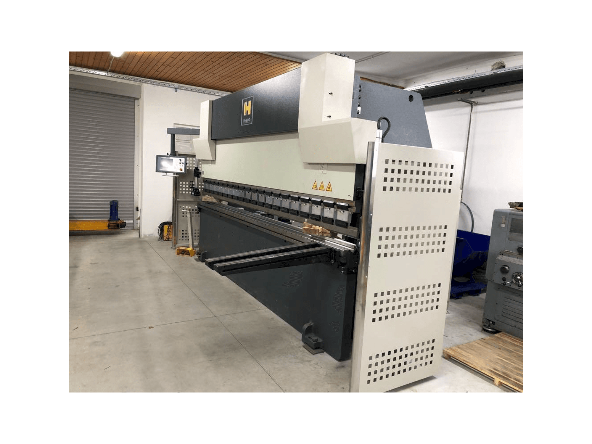 A HACO SYNCHROMASTER 40175 gép elölnézete