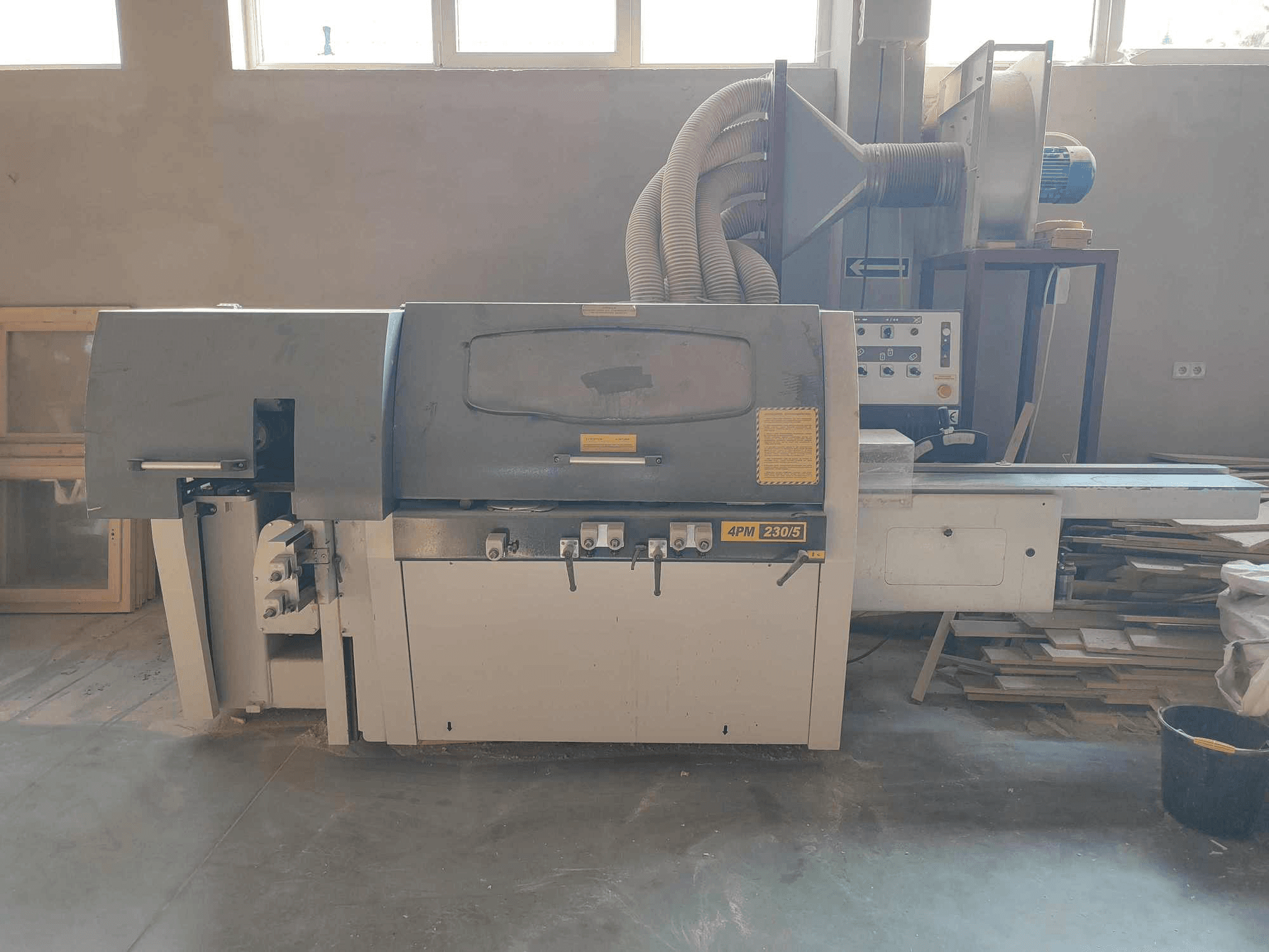 A HASKOVO 4PM-230/5 gép elölnézete