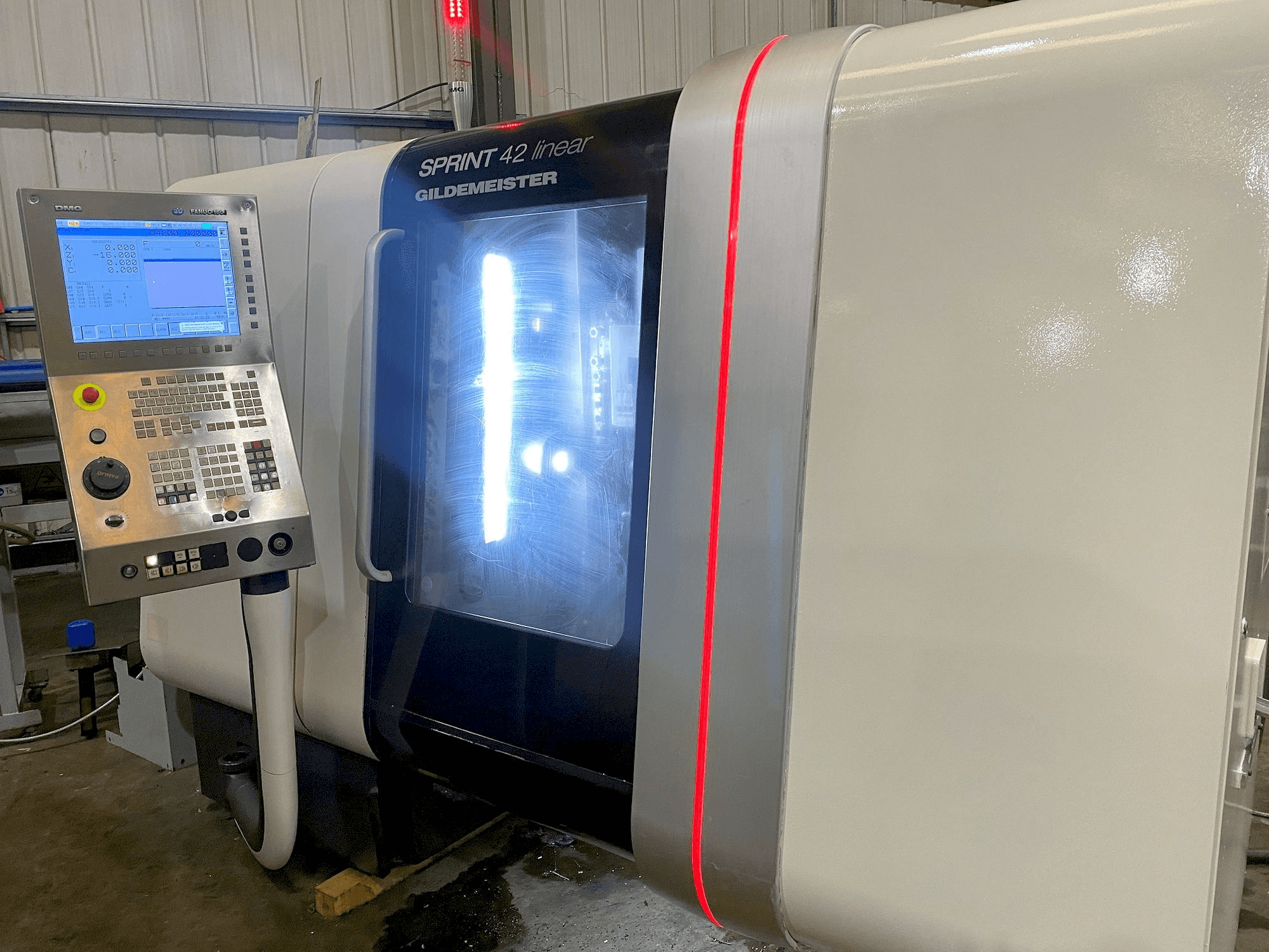 A DMG GILDEMEISTER SPRINT 42 linear gép elölnézete