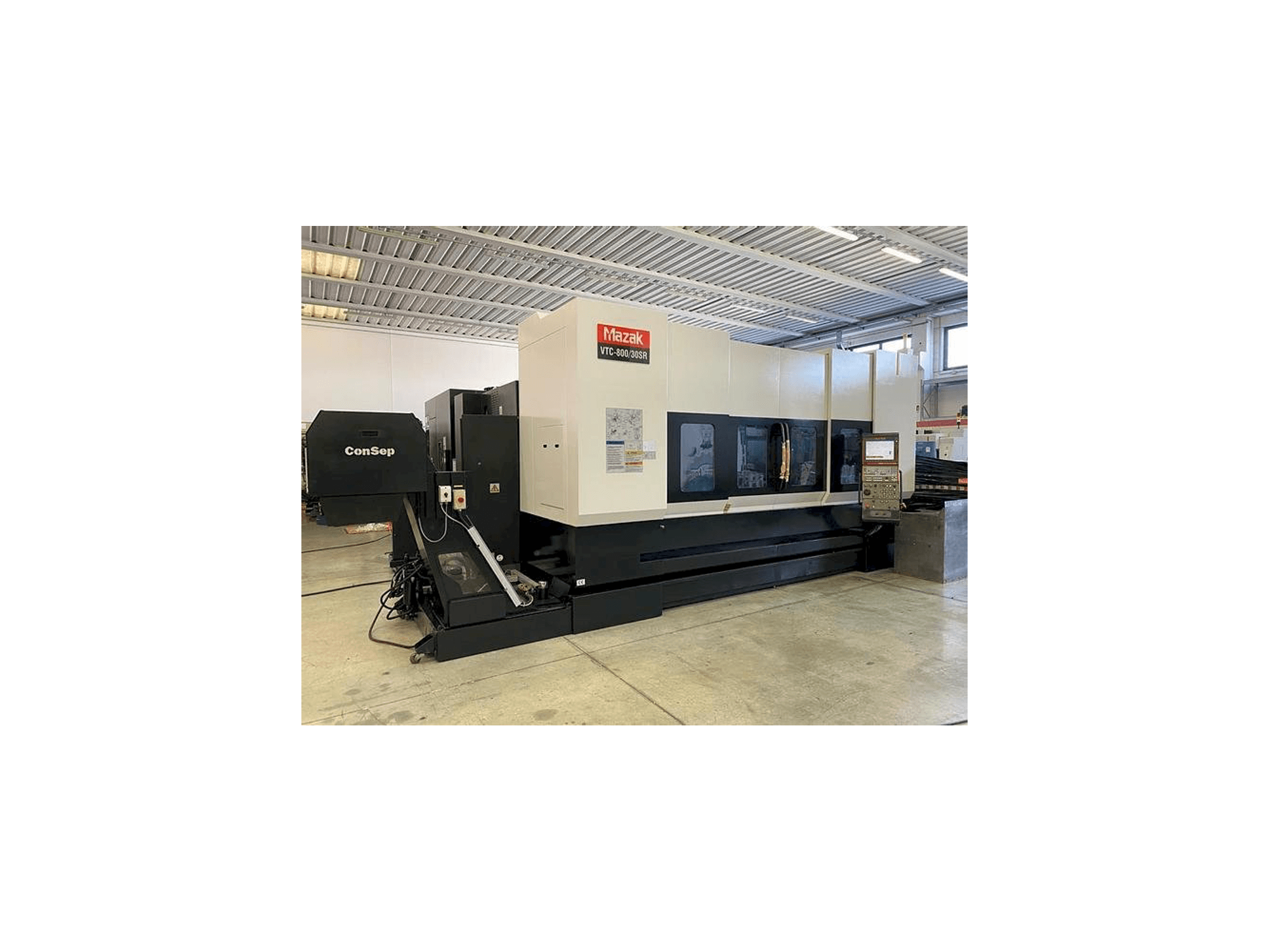 A Mazak VTC 800/30 SR gép elölnézete