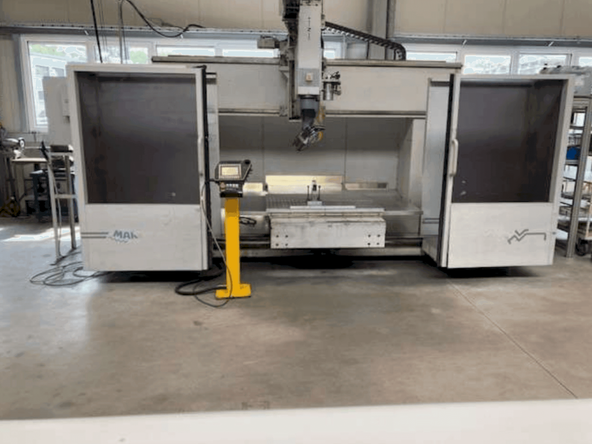 A MAKA MK 7s gép elölnézete