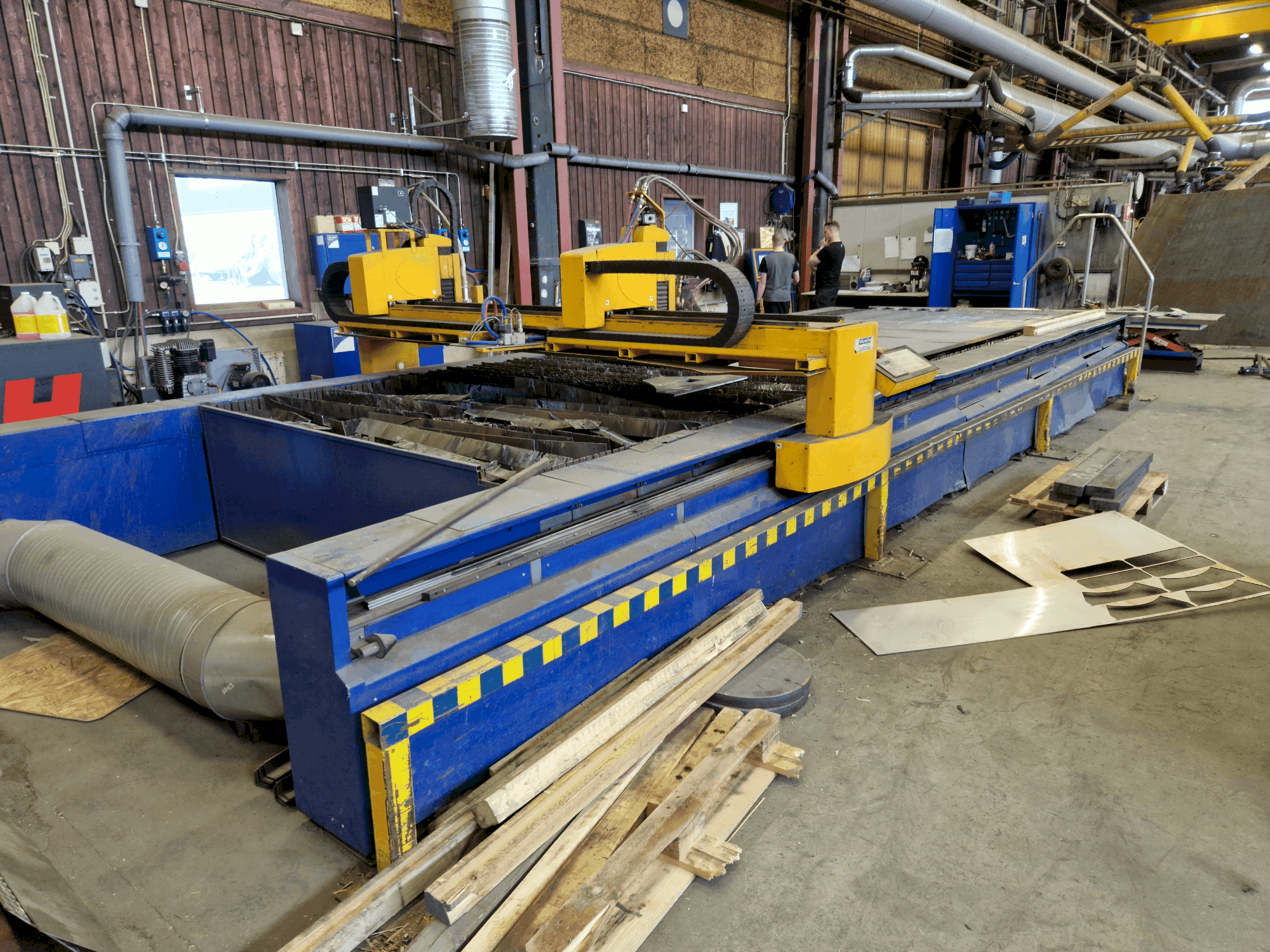 A MicroStep PLS 7501.25PG gép elölnézete