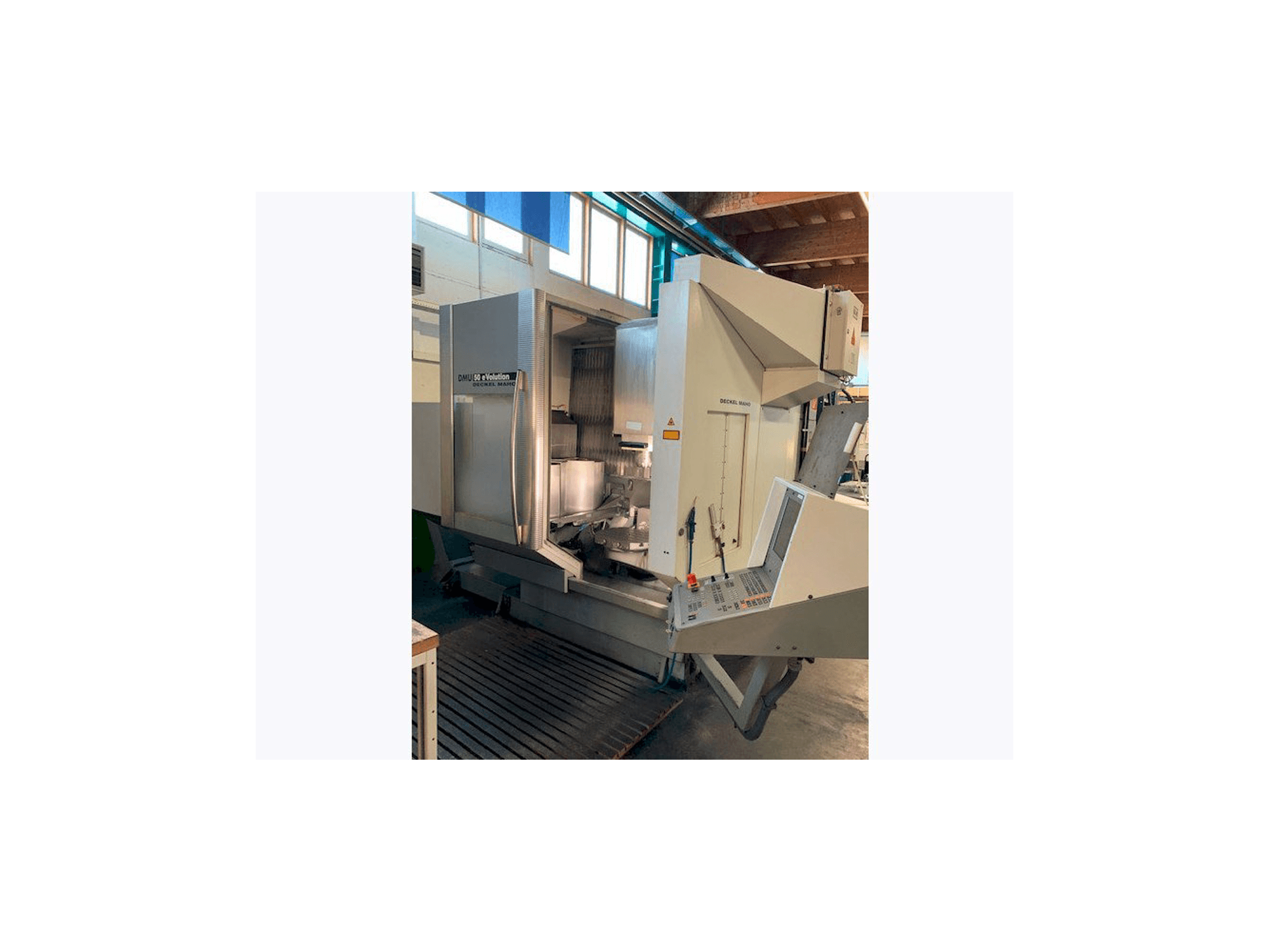 A DECKEL MAHO DMU 50 eVolution gép elölnézete