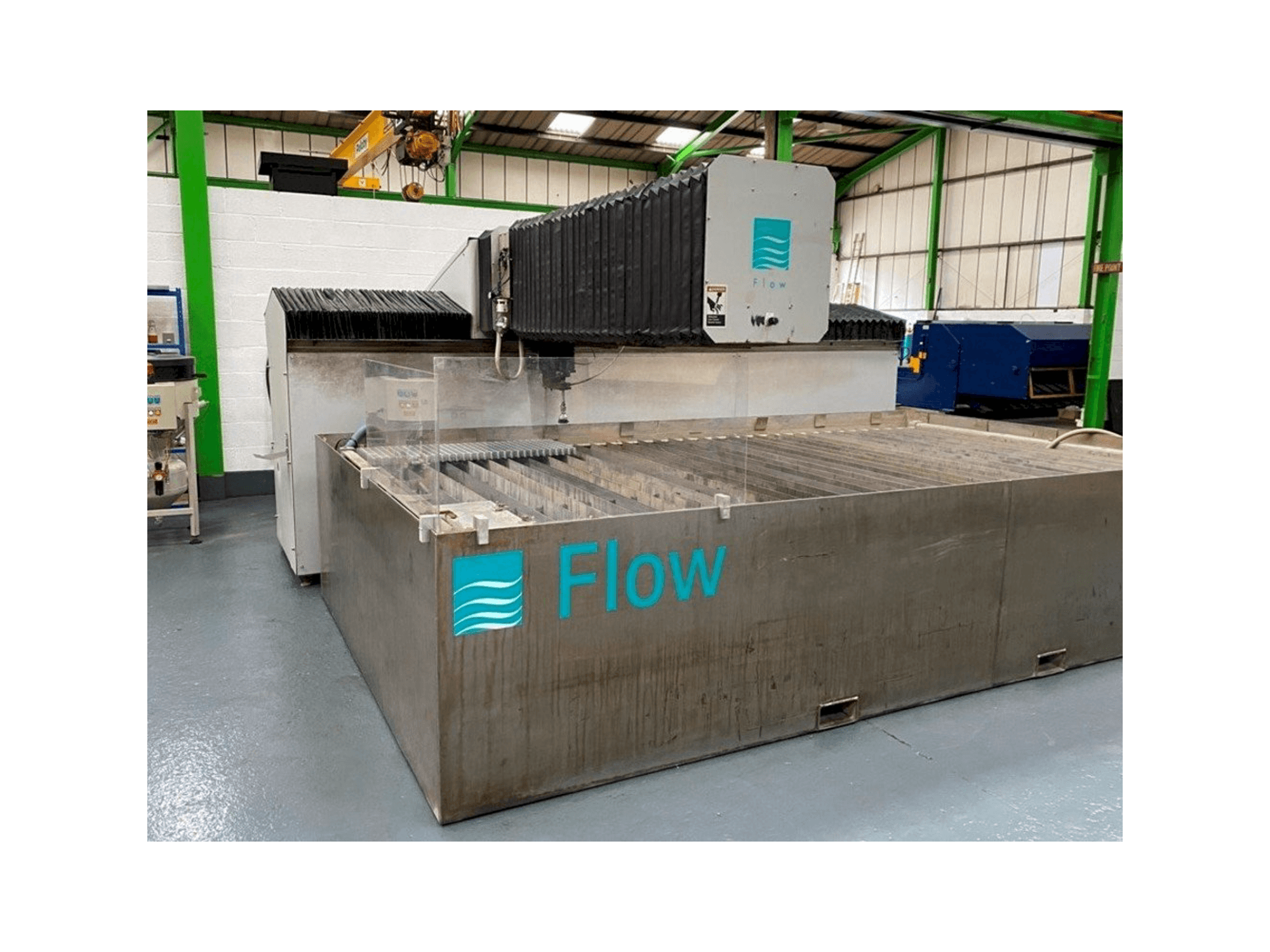 A Flow 712127-1 gép elölnézete