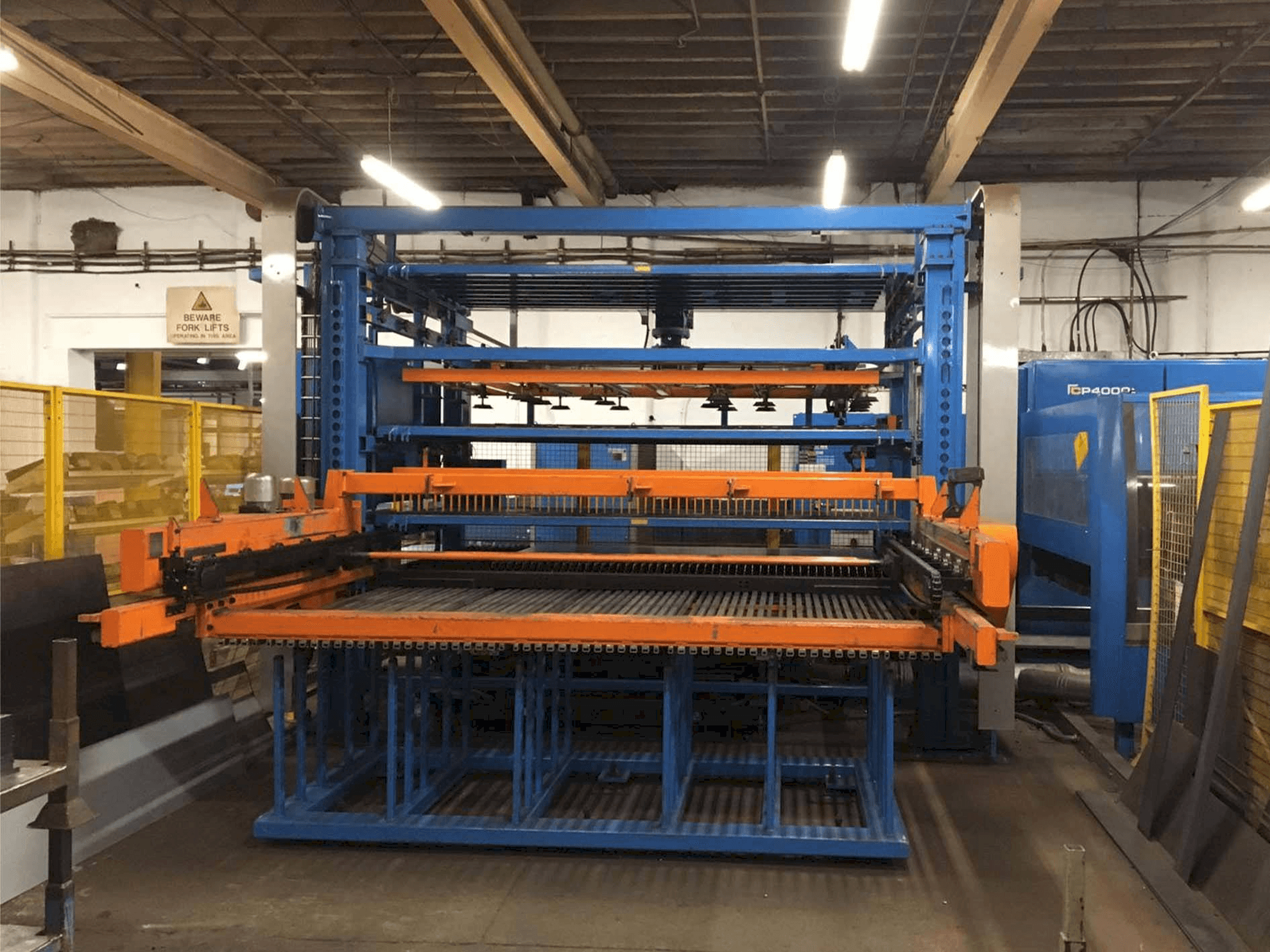 A Prima Power Platino 1530 4,0kW CO2 gép elölnézete
