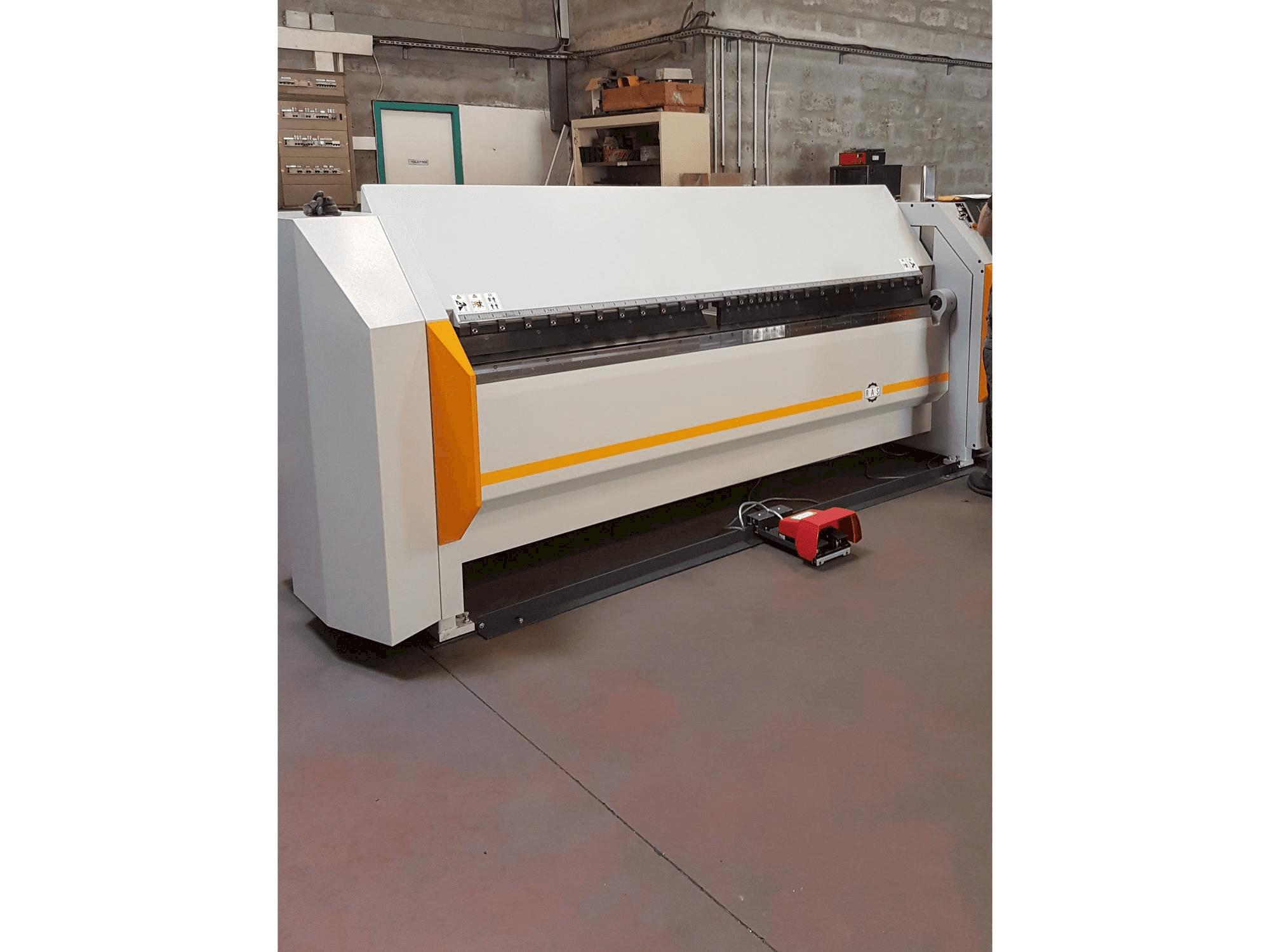 A RAS 62.25 TURBObend Plus gép elölnézete