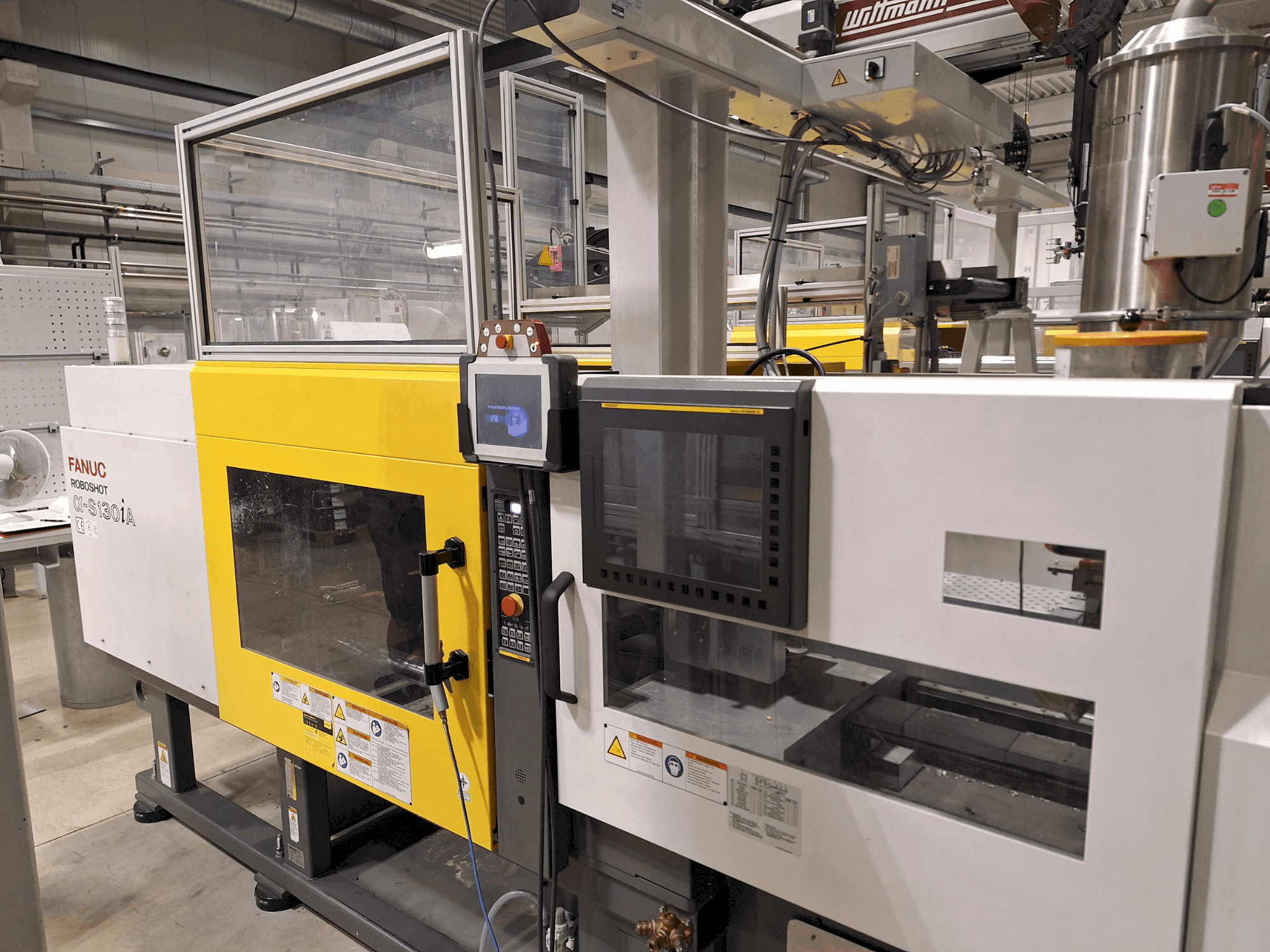 A FANUC Roboshot S130iA gép elölnézete