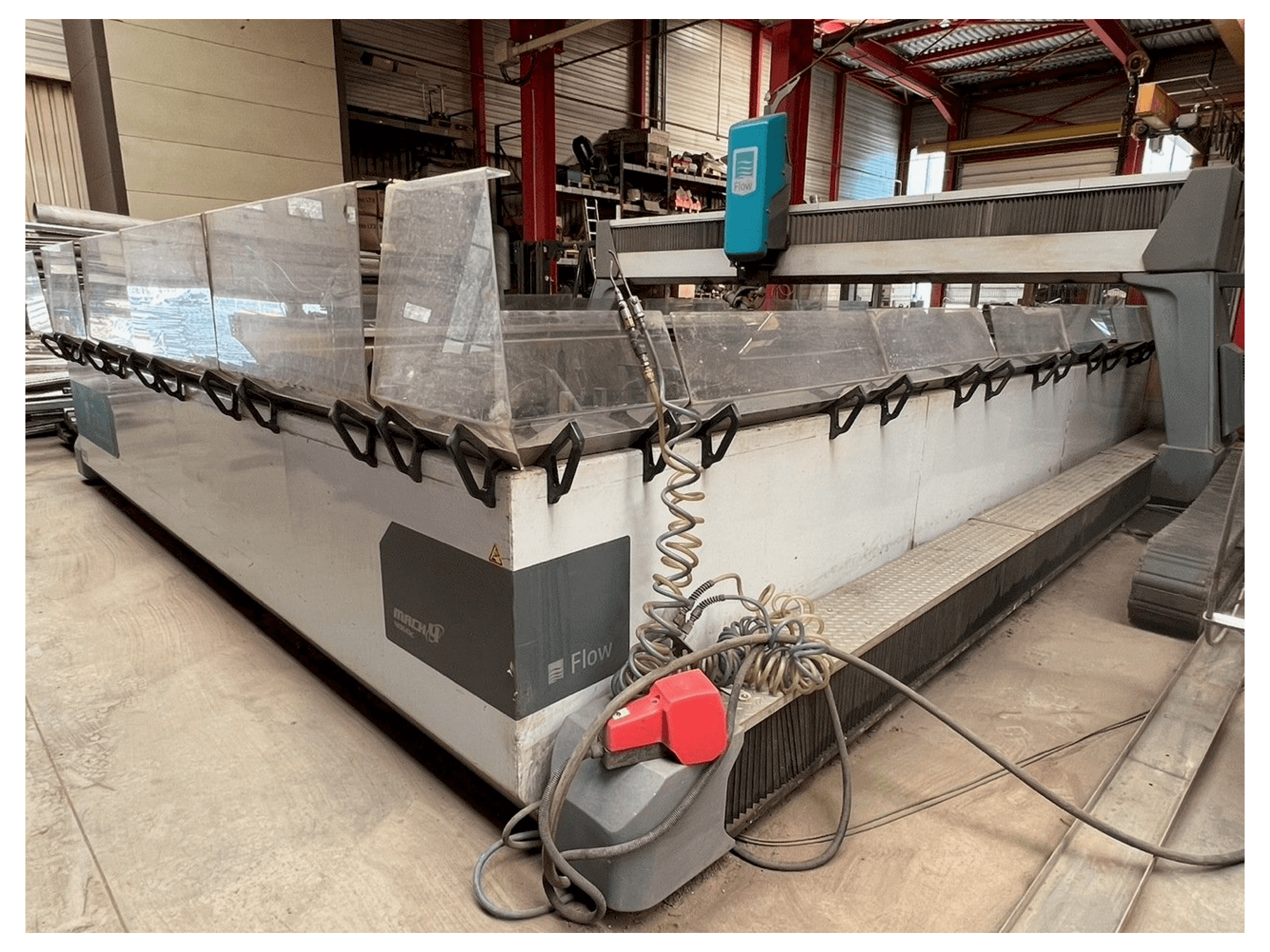 A Flow MACH4 4060 XD gép elölnézete