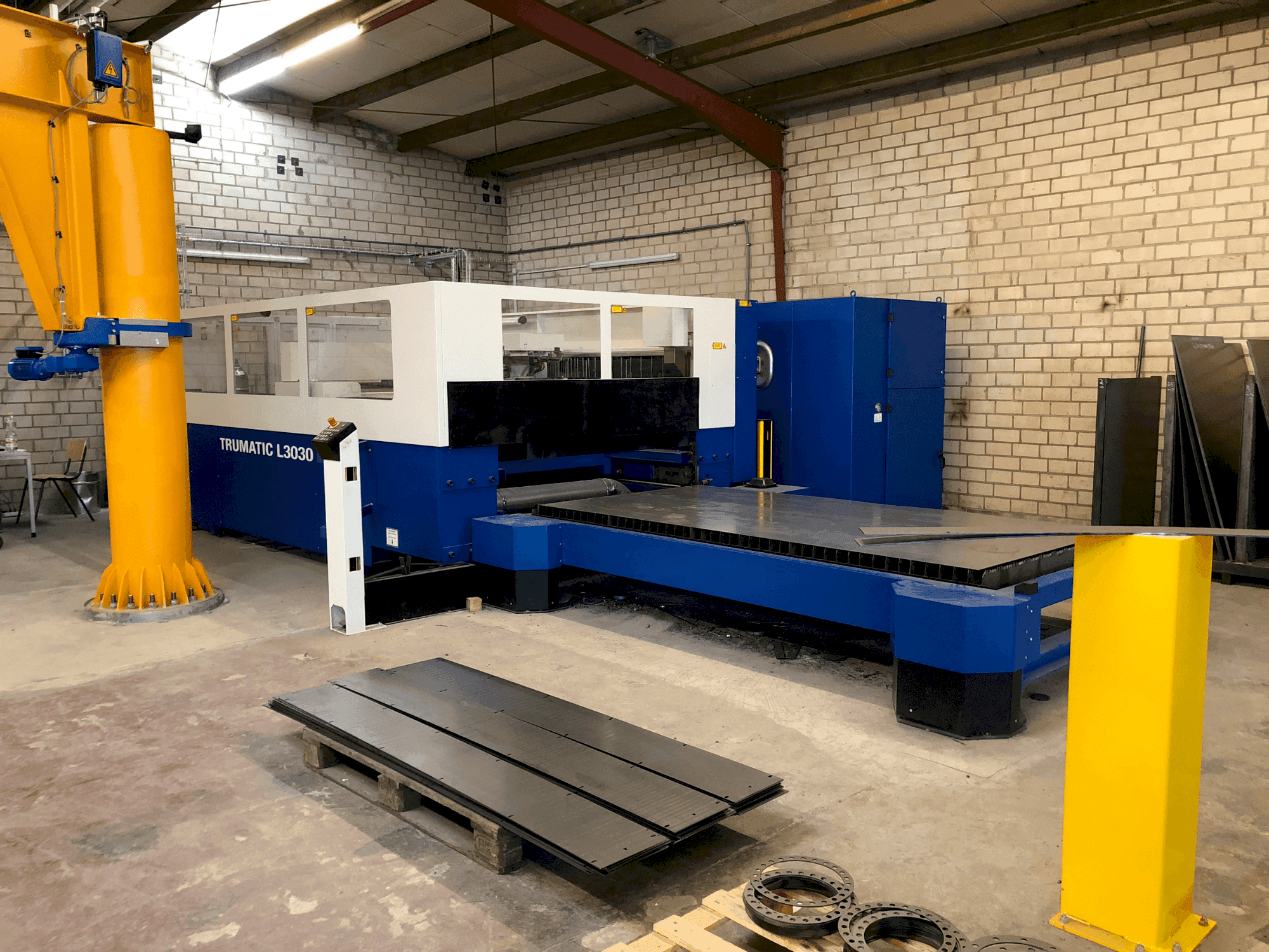A TRUMPF Trumatic L3030 gép elölnézete