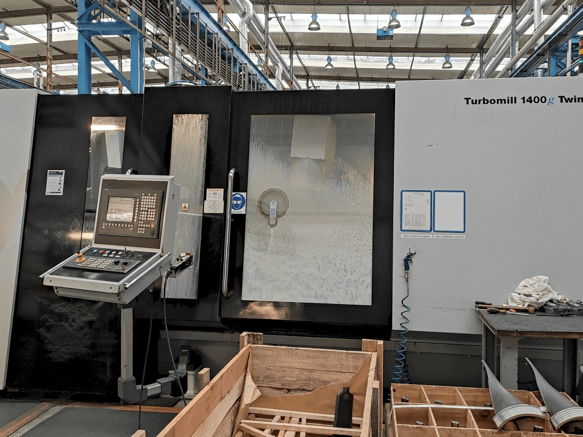A Liechti Turbomill 1400g Twin gép elölnézete