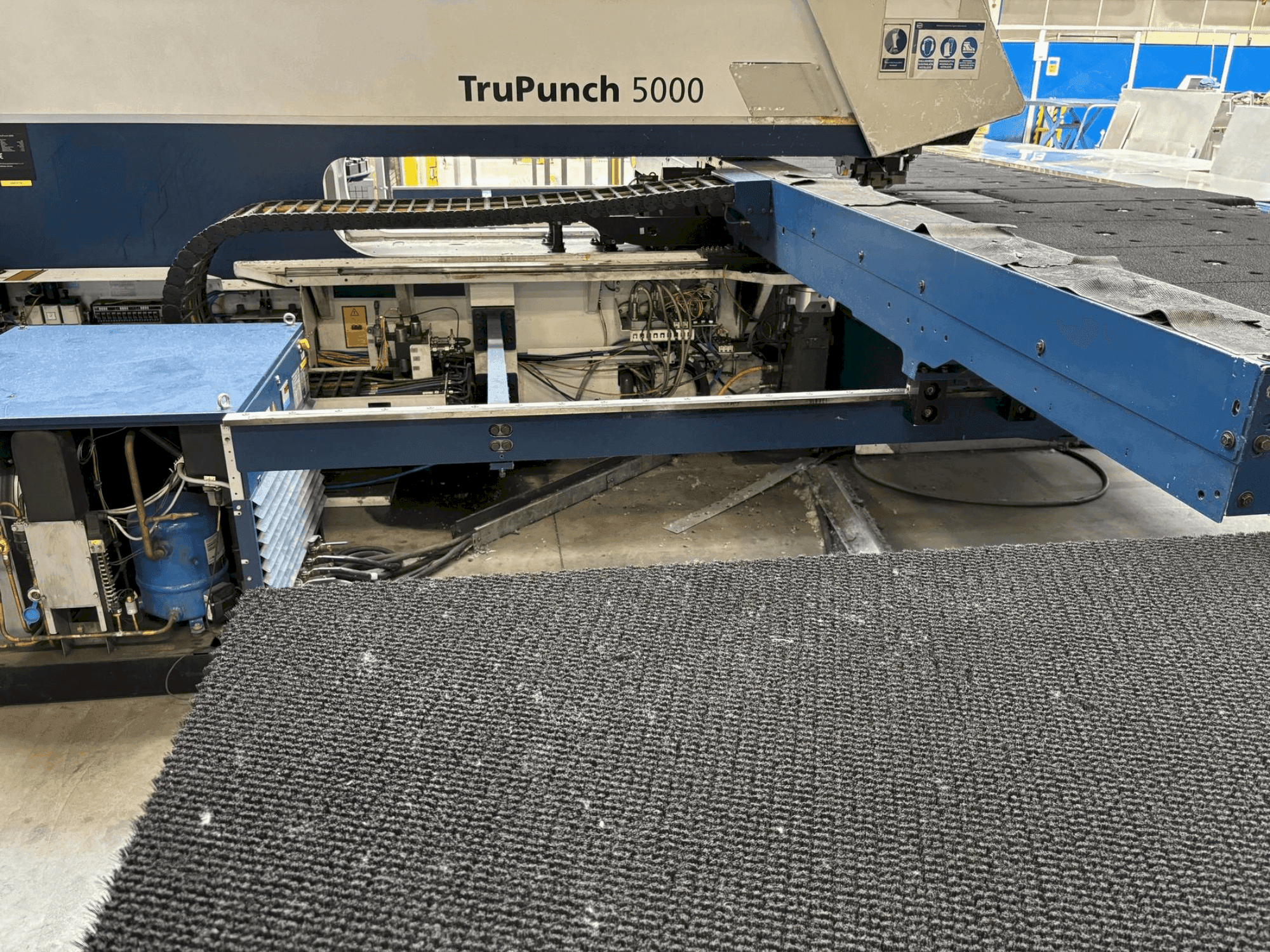 A TRUMPF TRUPUNCH 5000 S10 gép elölnézete