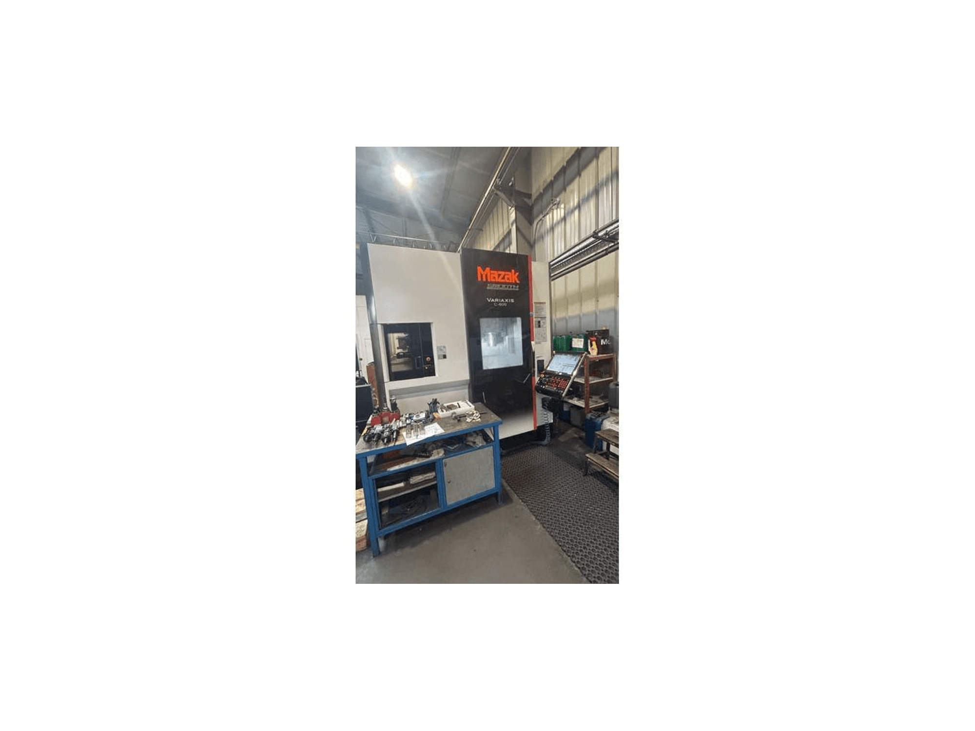 A Mazak Variaxis C-600 gép elölnézete