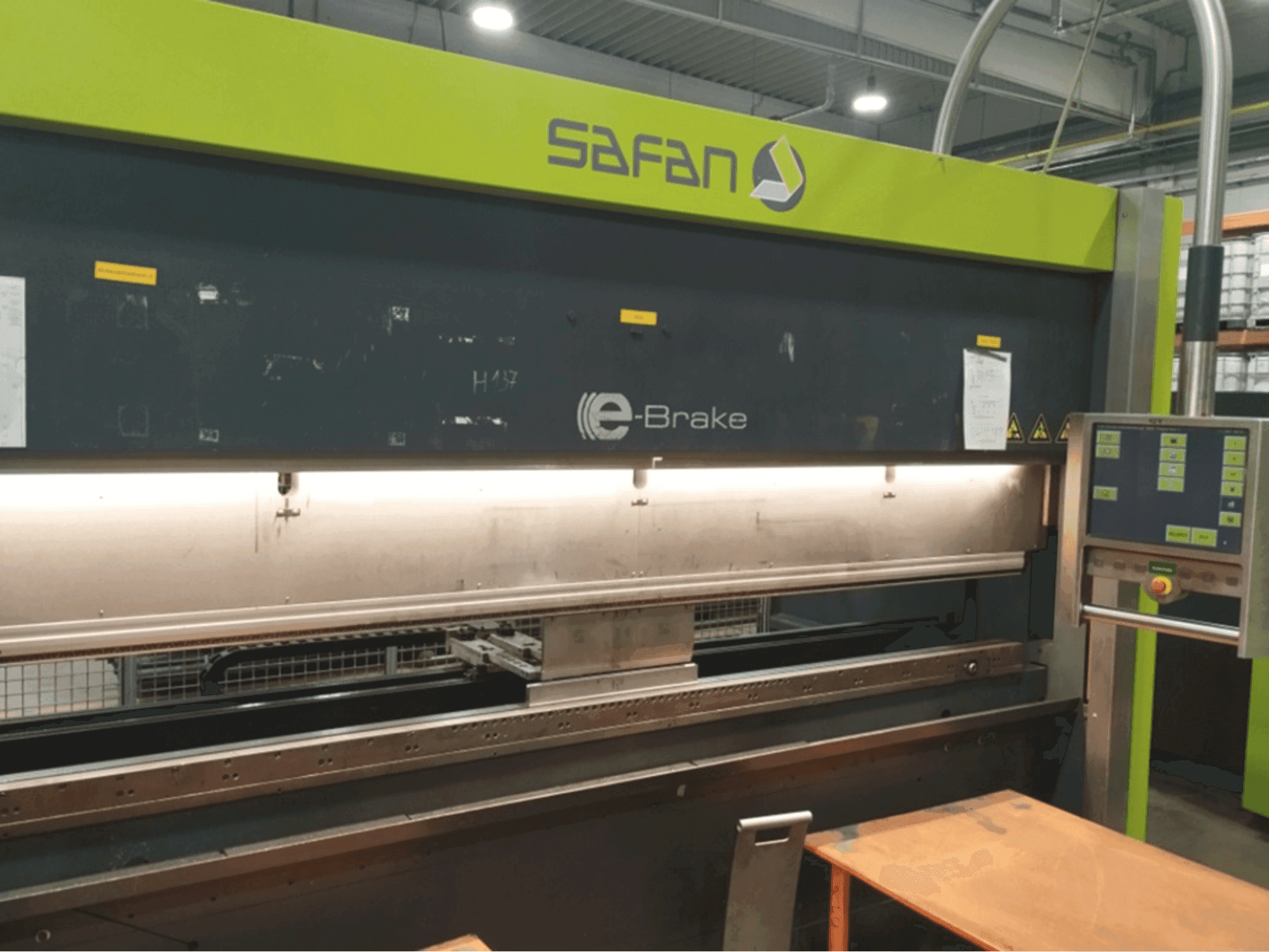 A Safan SAFAN E-BRAKE 100-3100 gép elölnézete