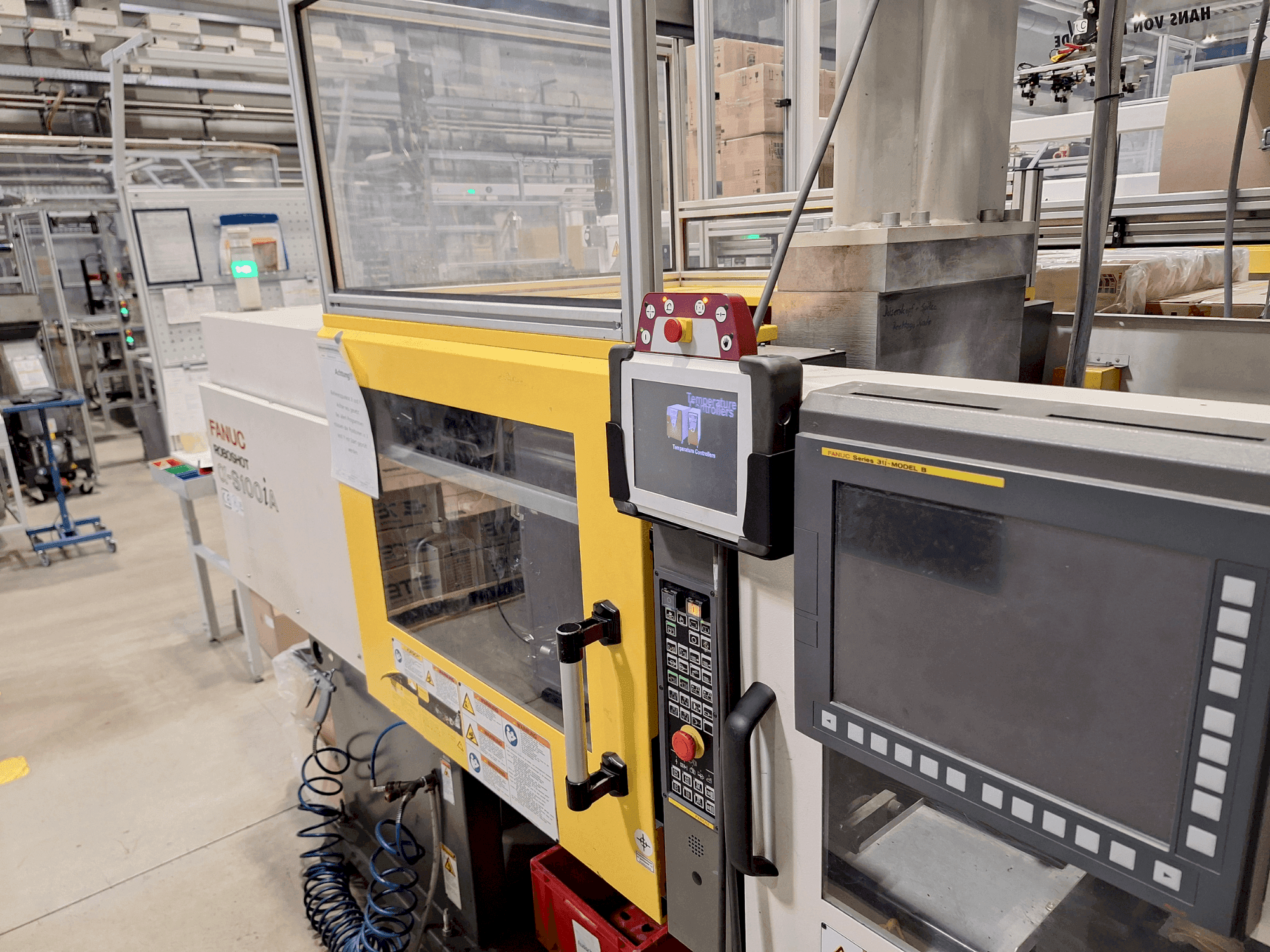 A FANUC Roboshot S100iA gép elölnézete
