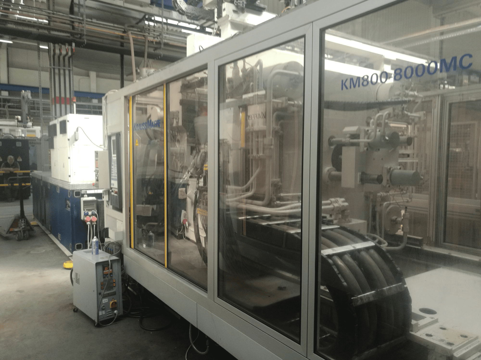 A Krauss Maffei 800-8000 MC gép jobb nézete