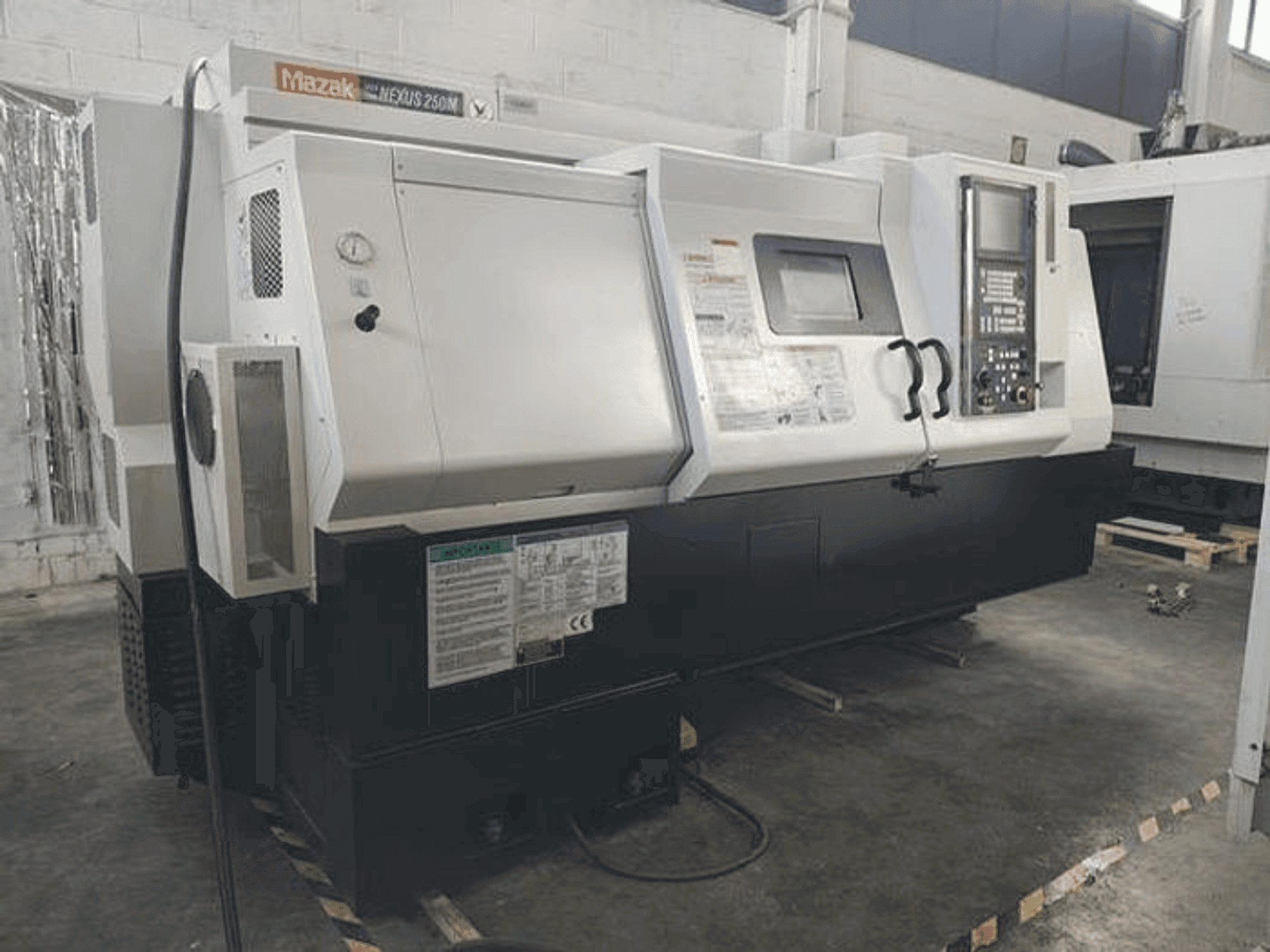 A Mazak QTN 250M 1000L gép elölnézete