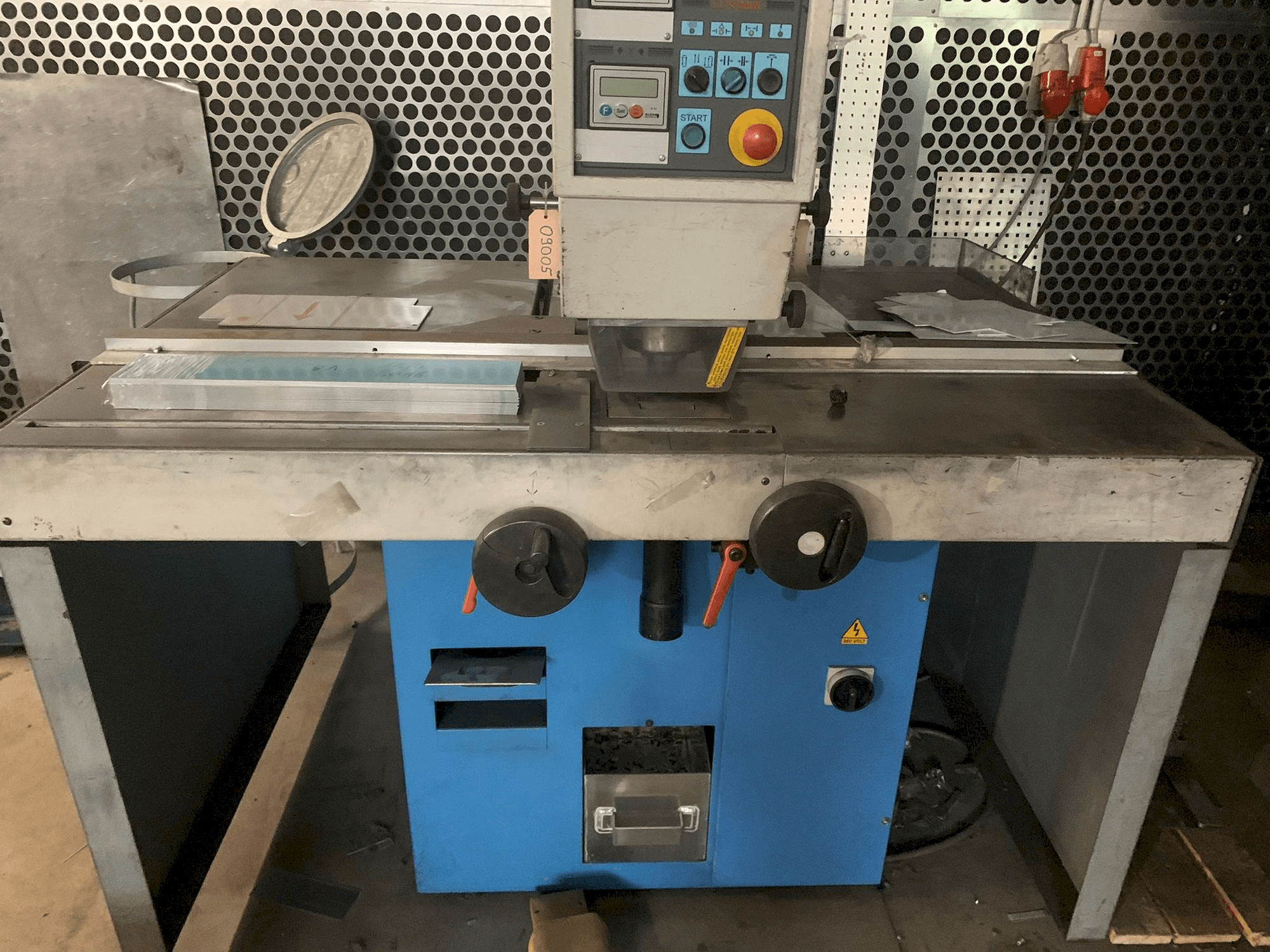 A Euromac XP 750 / 25 gép elölnézete