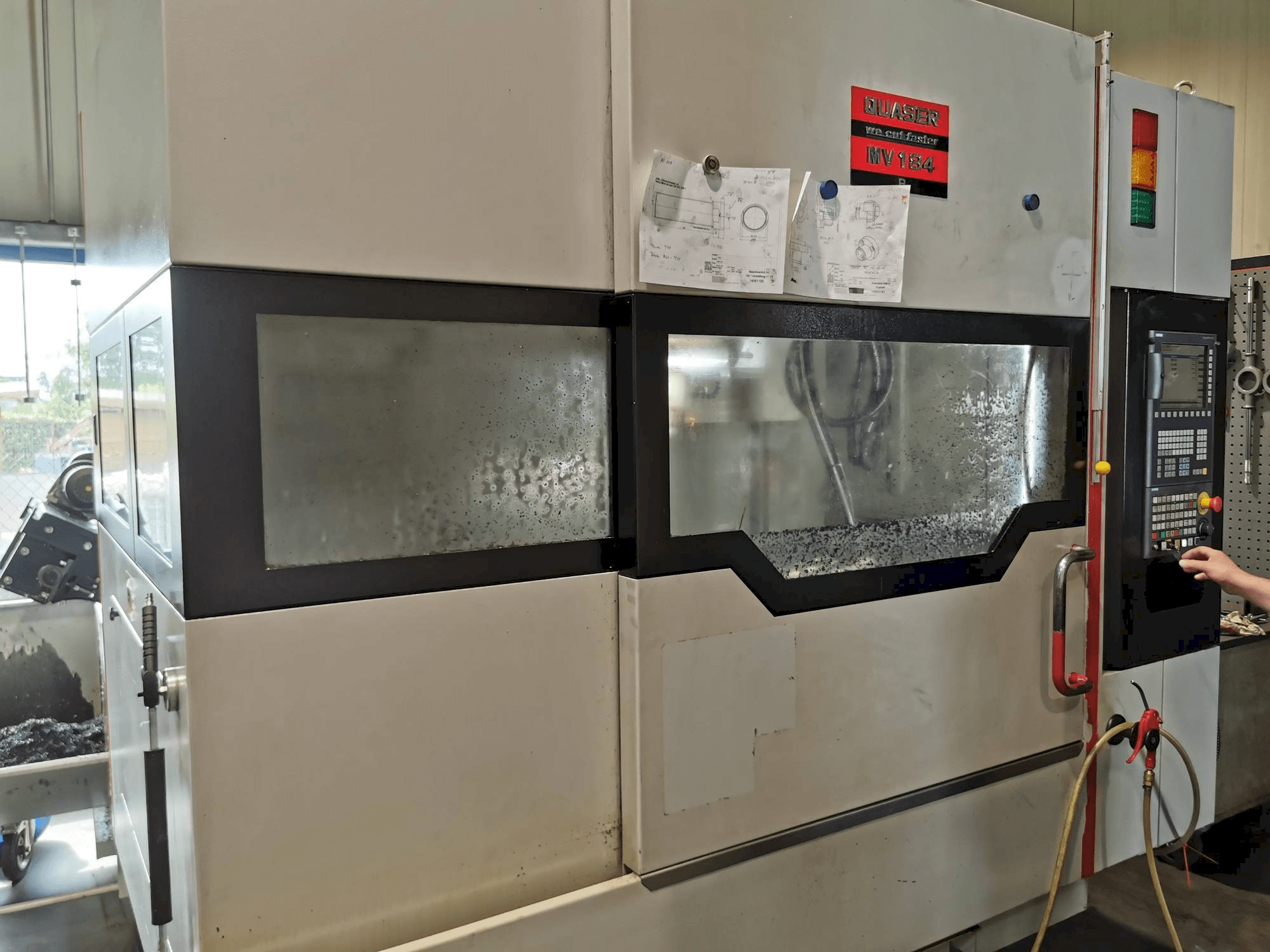 A Quaser MV154APC/P12 gép elölnézete