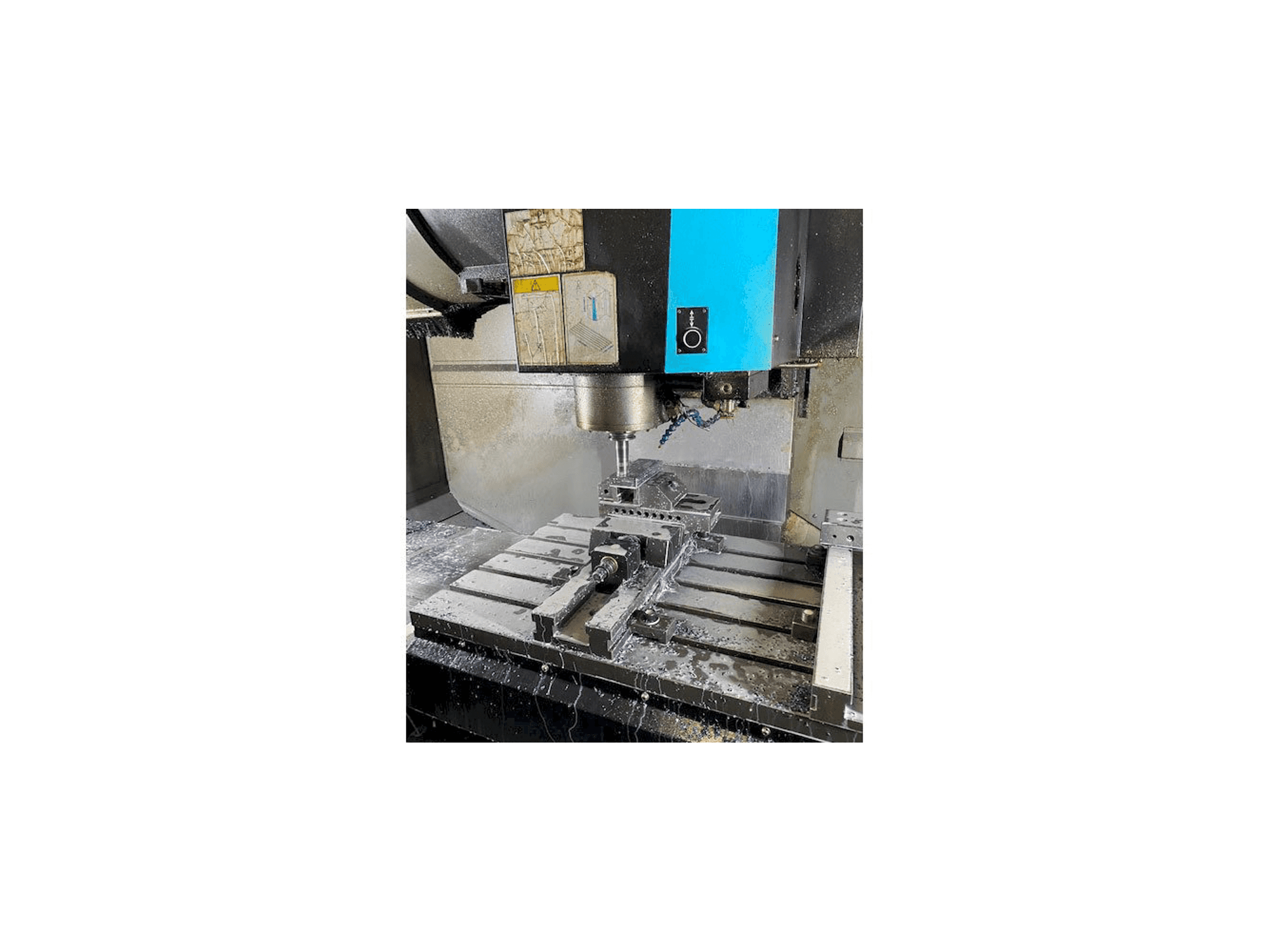 A Hurco VMX42i gép elölnézete