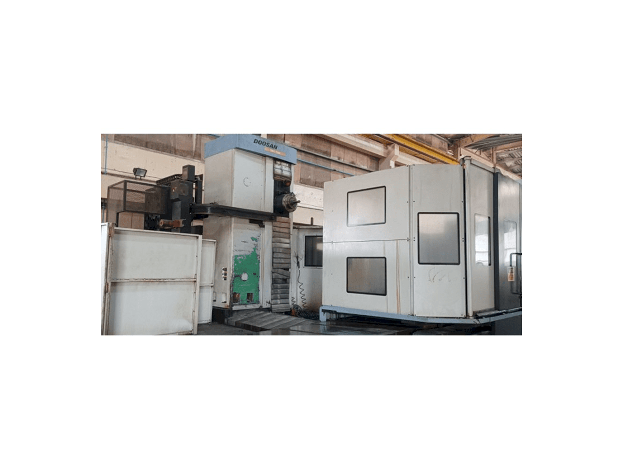 A Doosan DBC 130P gép elölnézete