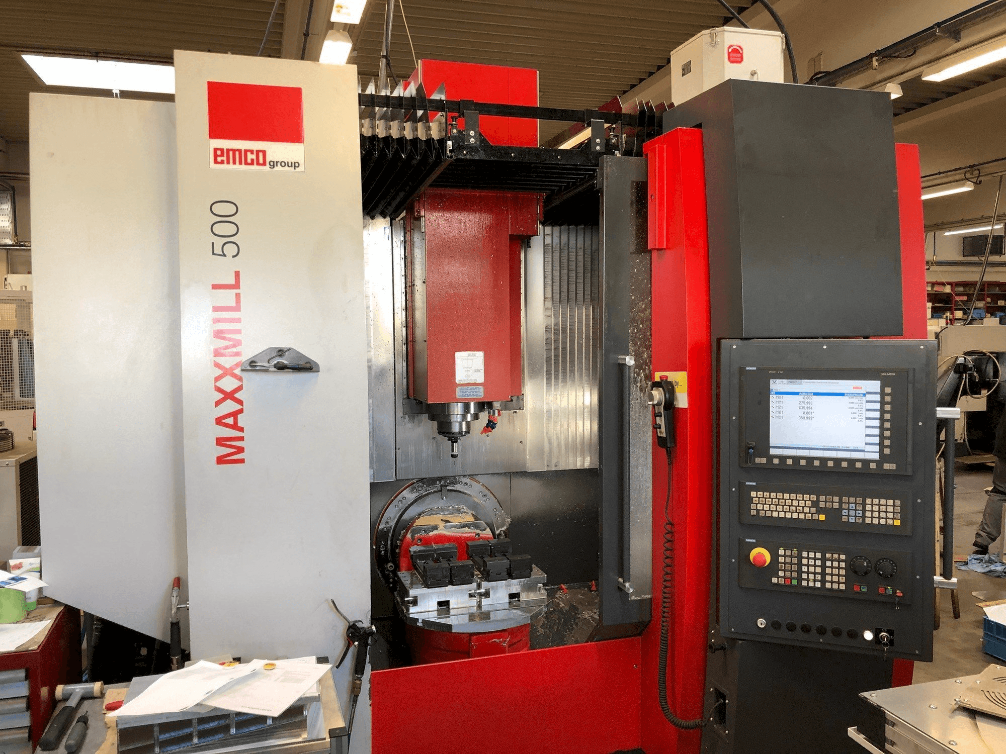 A EMCO MAXXMILL 500 gép elölnézete