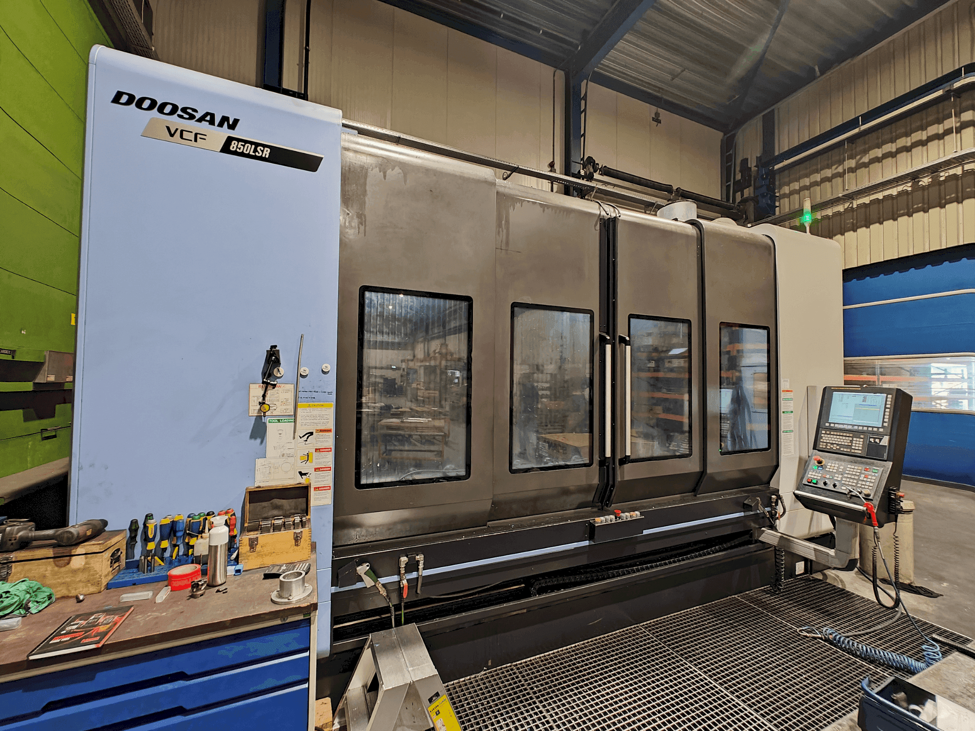 A DOOSAN VCF 850 LSR gép elölnézete