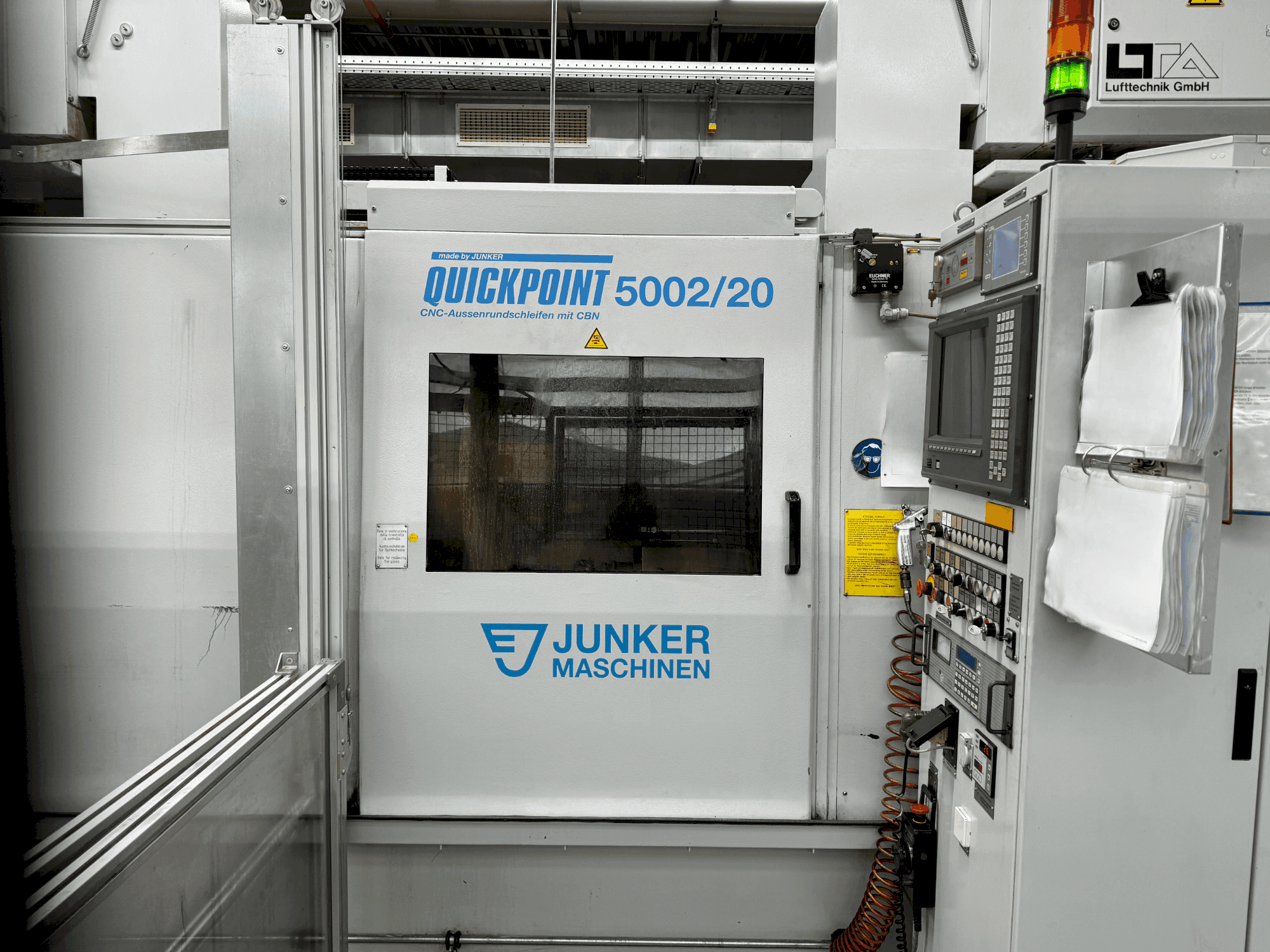 A JUNKER Quickpoint 5002/20 gép elölnézete