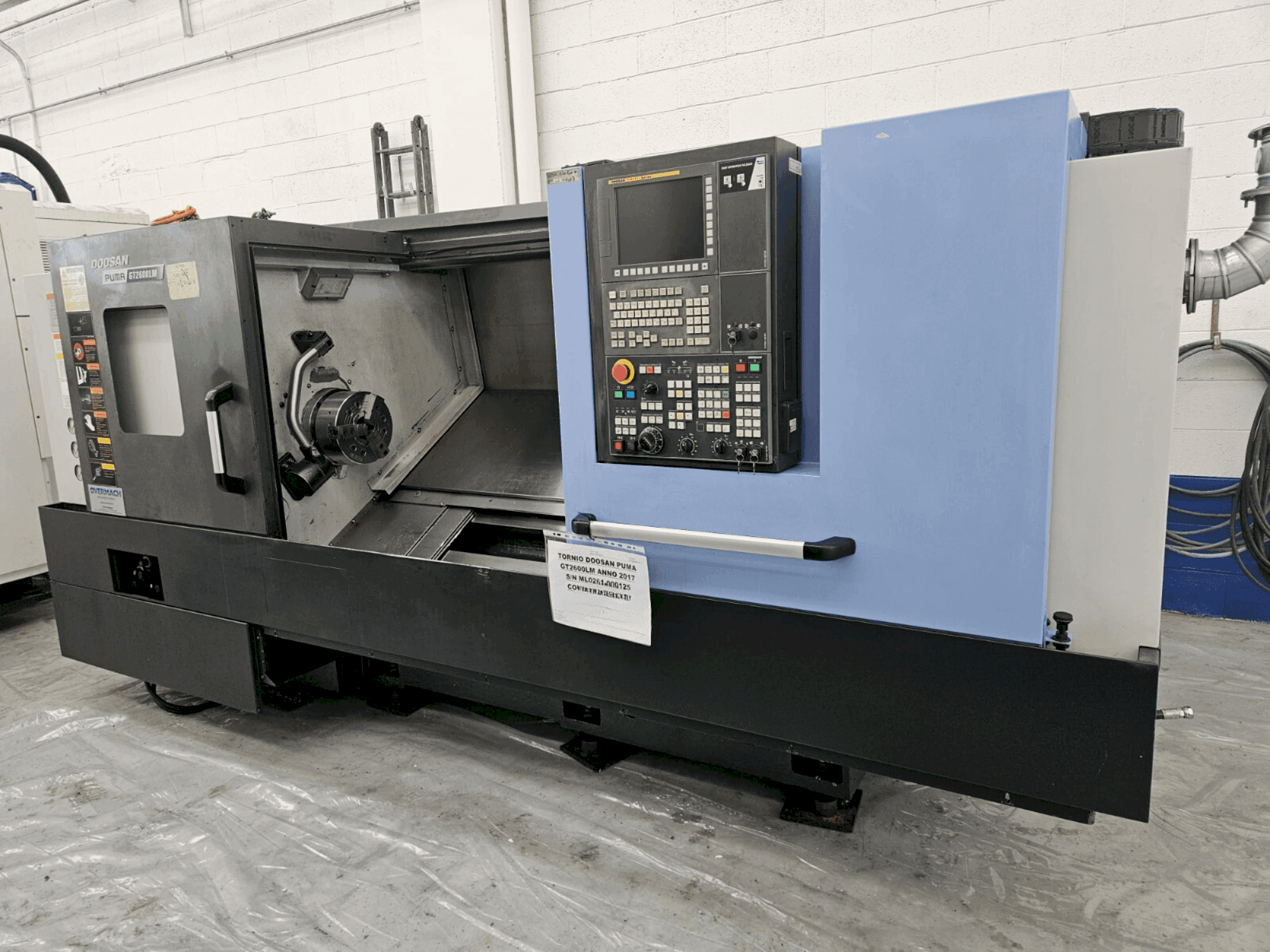 A DOOSAN PUMA GT2600LM gép elölnézete