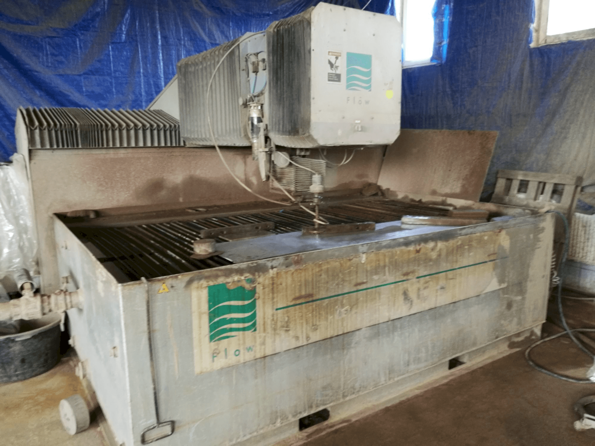 A Flow IFB 2412 gép elölnézete