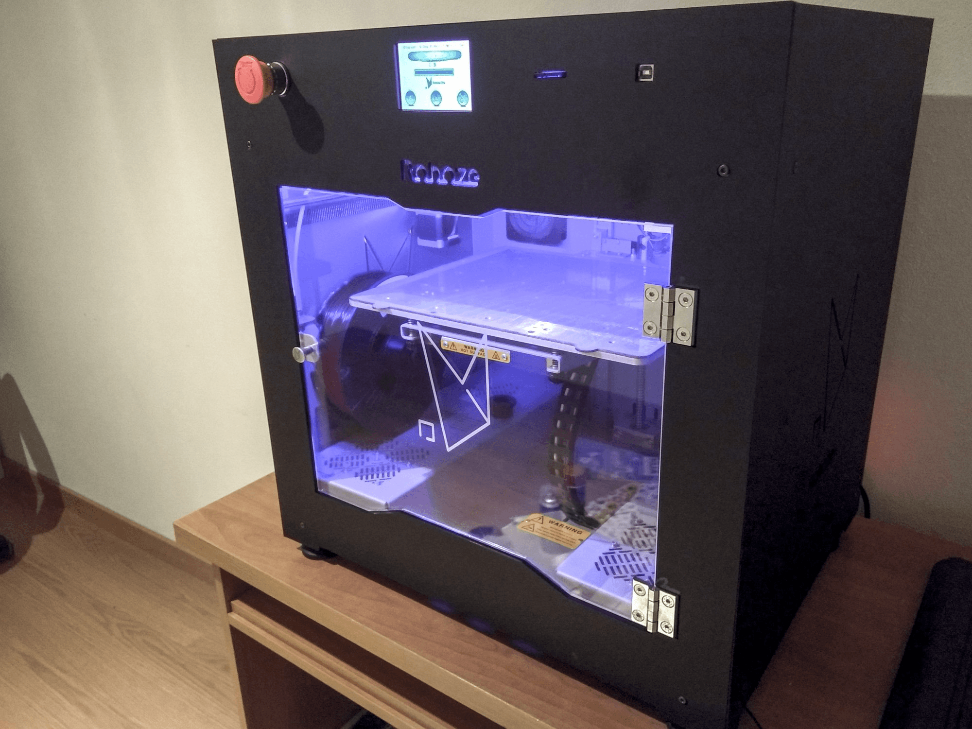 A Roboze One gép jobb nézete