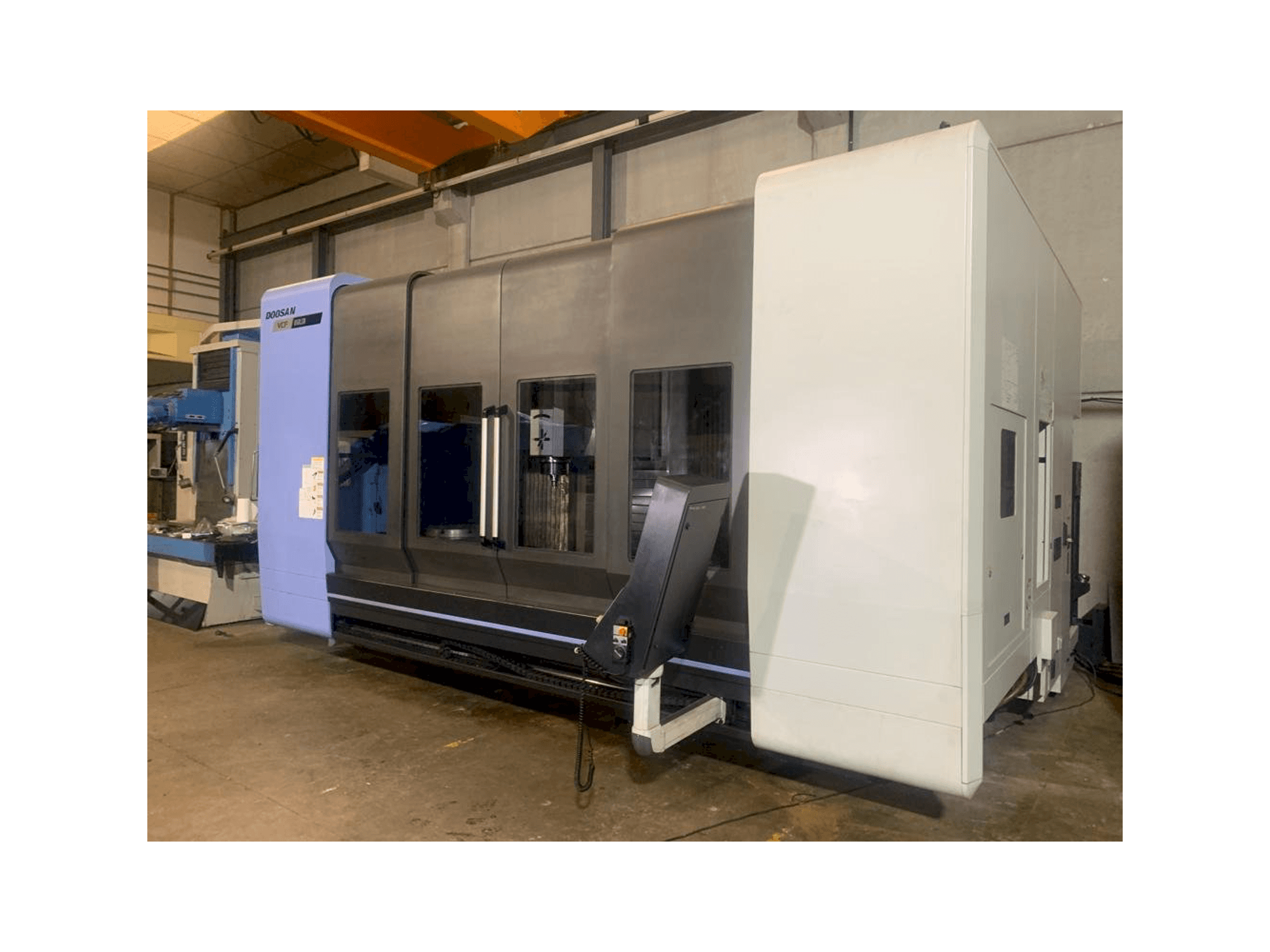 A Doosan VCF 850 LSR gép elölnézete