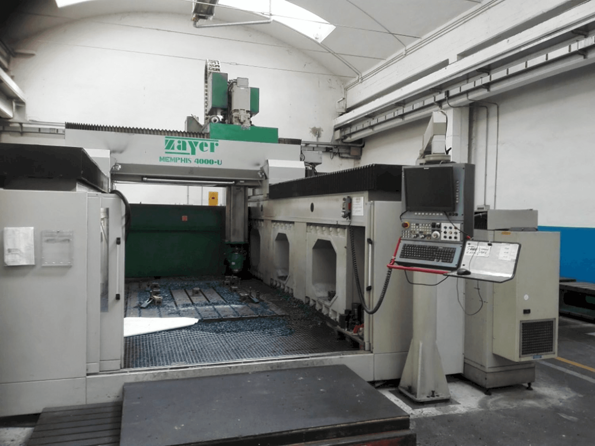 A Zayer Memphis 4000 gép elölnézete