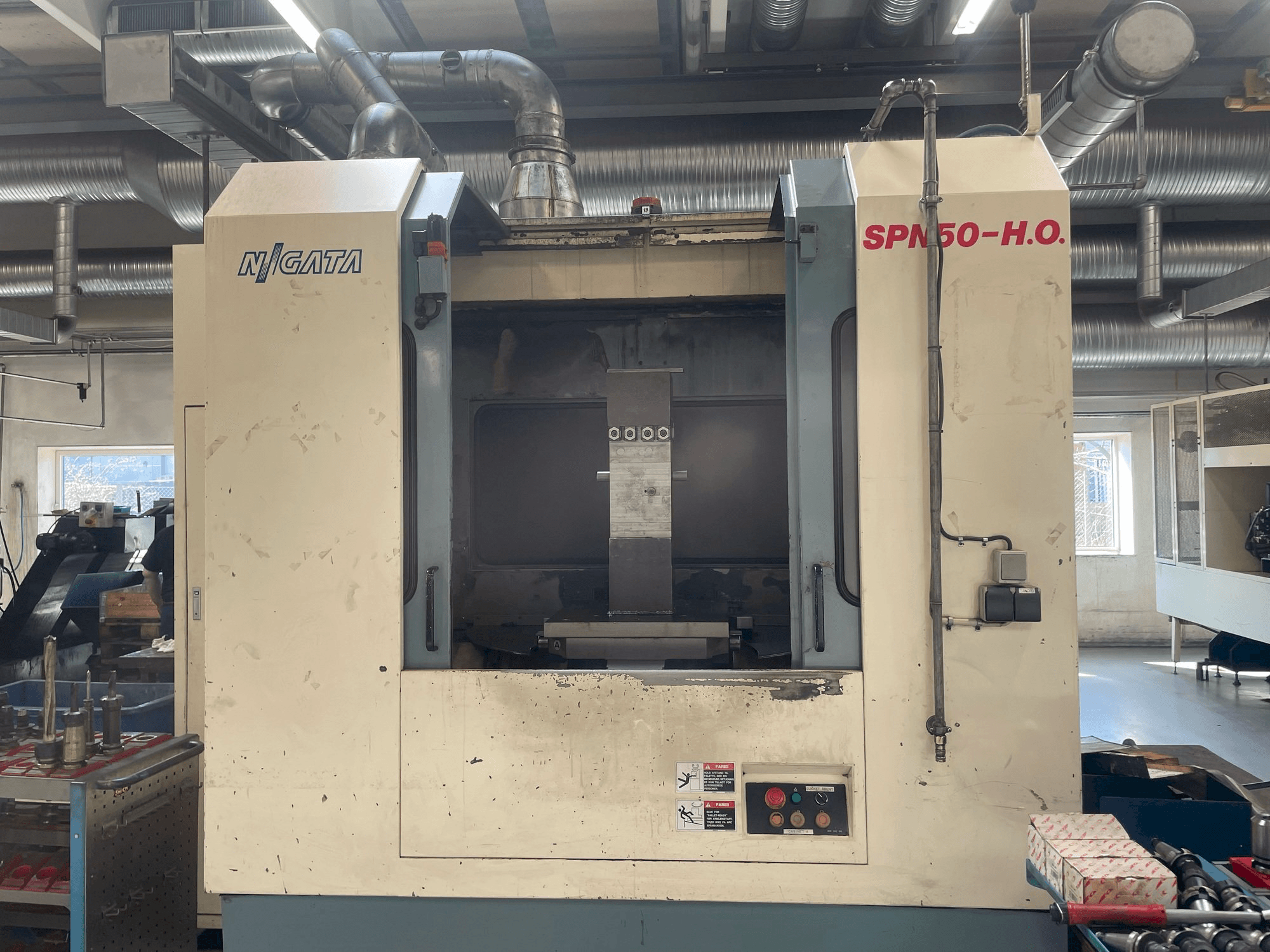 A Niigata SPN 50-HO gép elölnézete