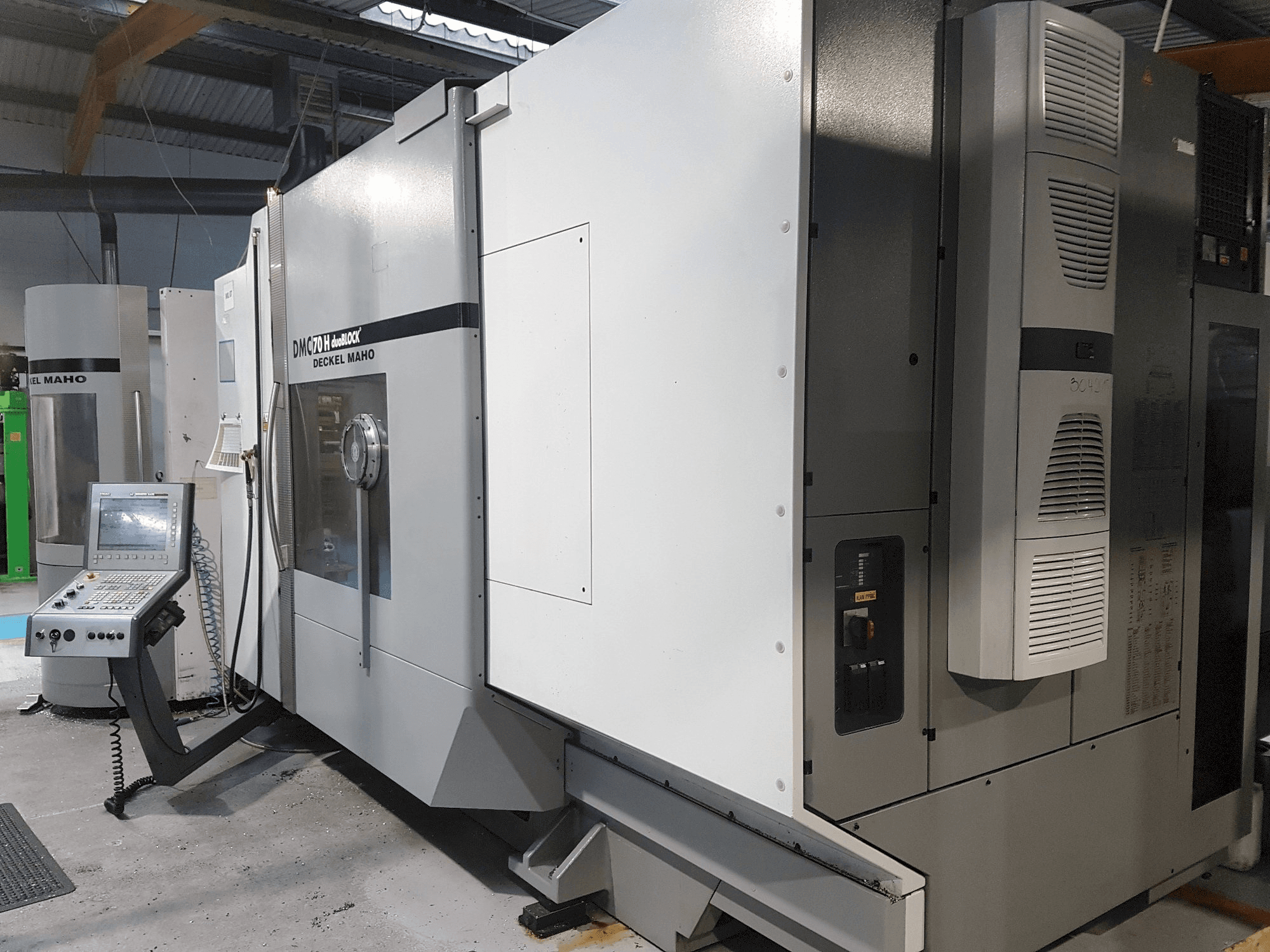 A DECKEL MAHO DMC 70 H duoBlock gép elölnézete