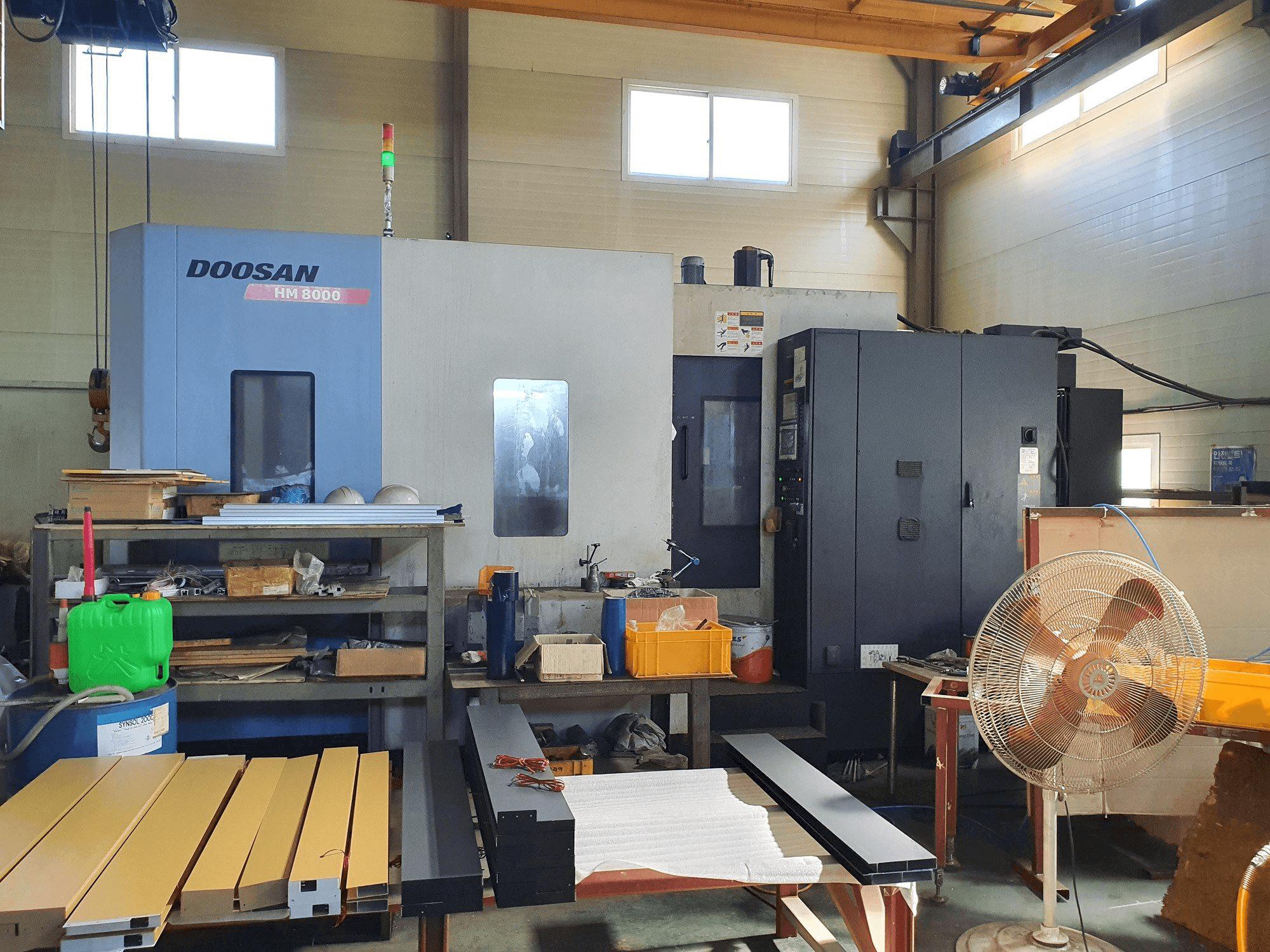 A Doosan HM8000 gép elölnézete