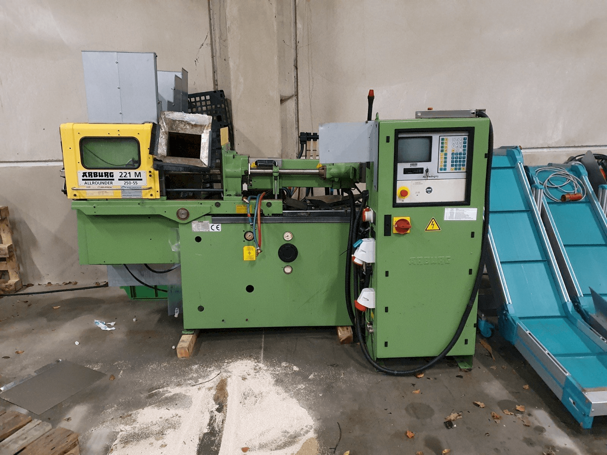 A Arburg Allrounder 221 M 250-55 gép elölnézete