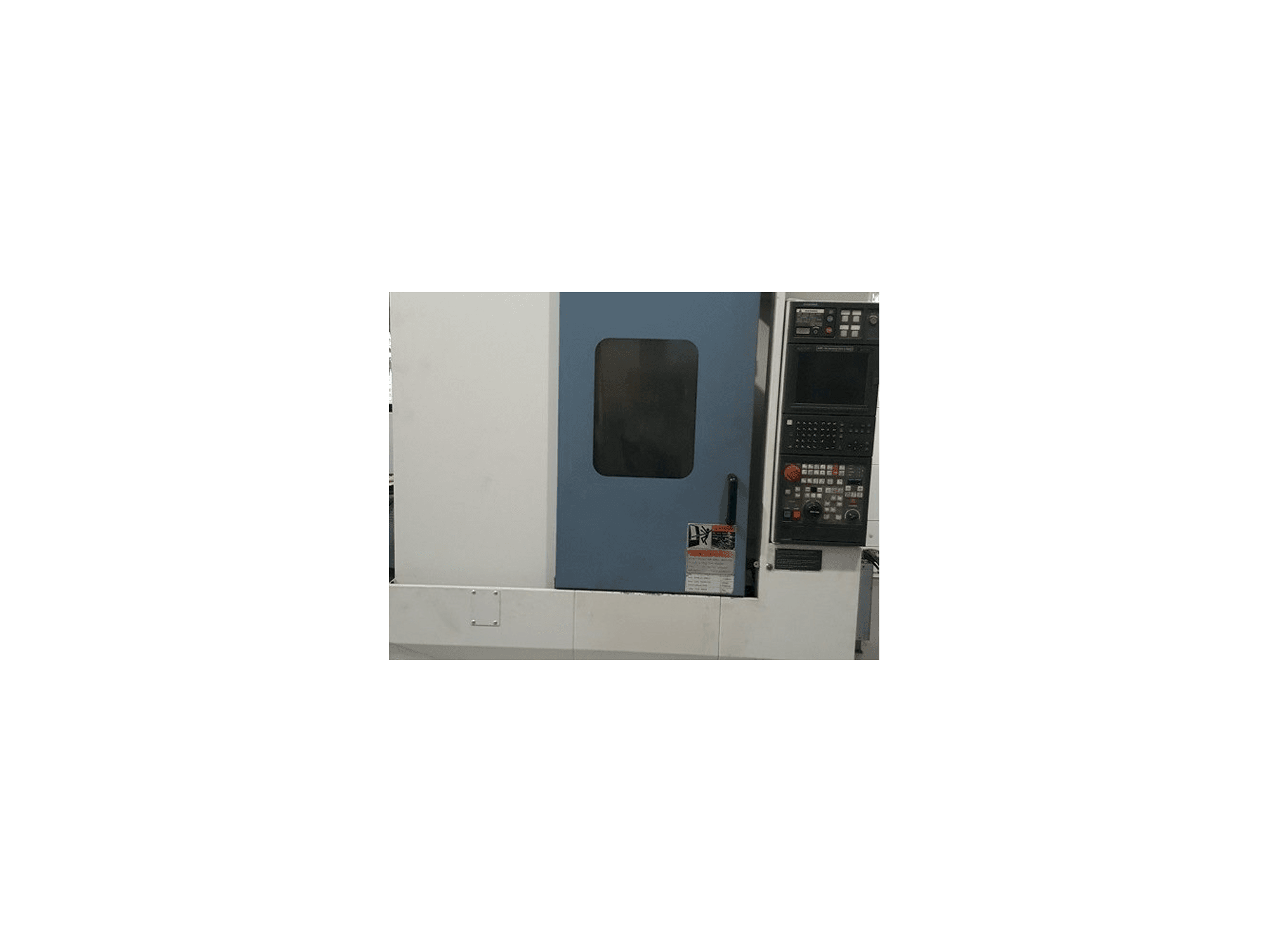 A MORI SEIKI Accumill 4000 gép elölnézete