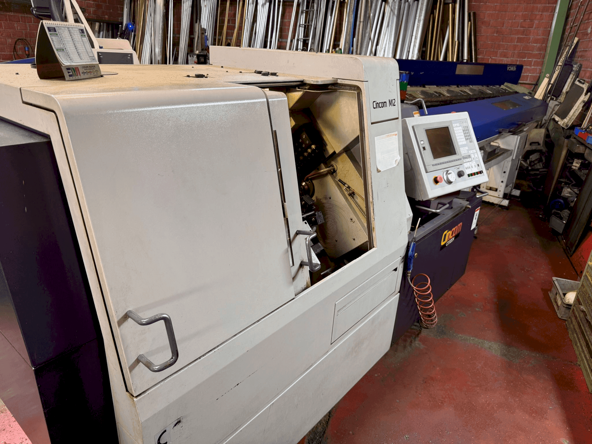 A Citizen CINCOM M12 gép elölnézete