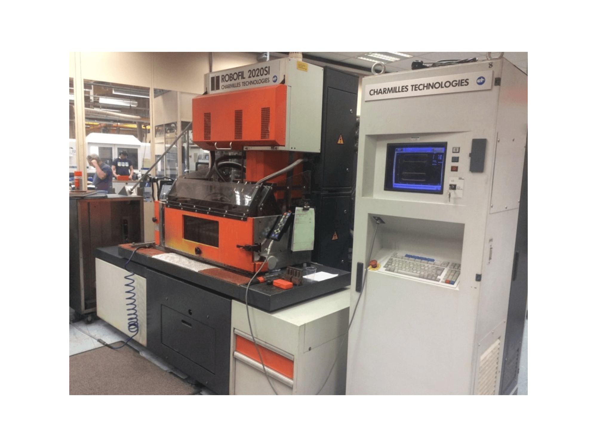 A CHARMILLES Robofil 2020 SI gép elölnézete