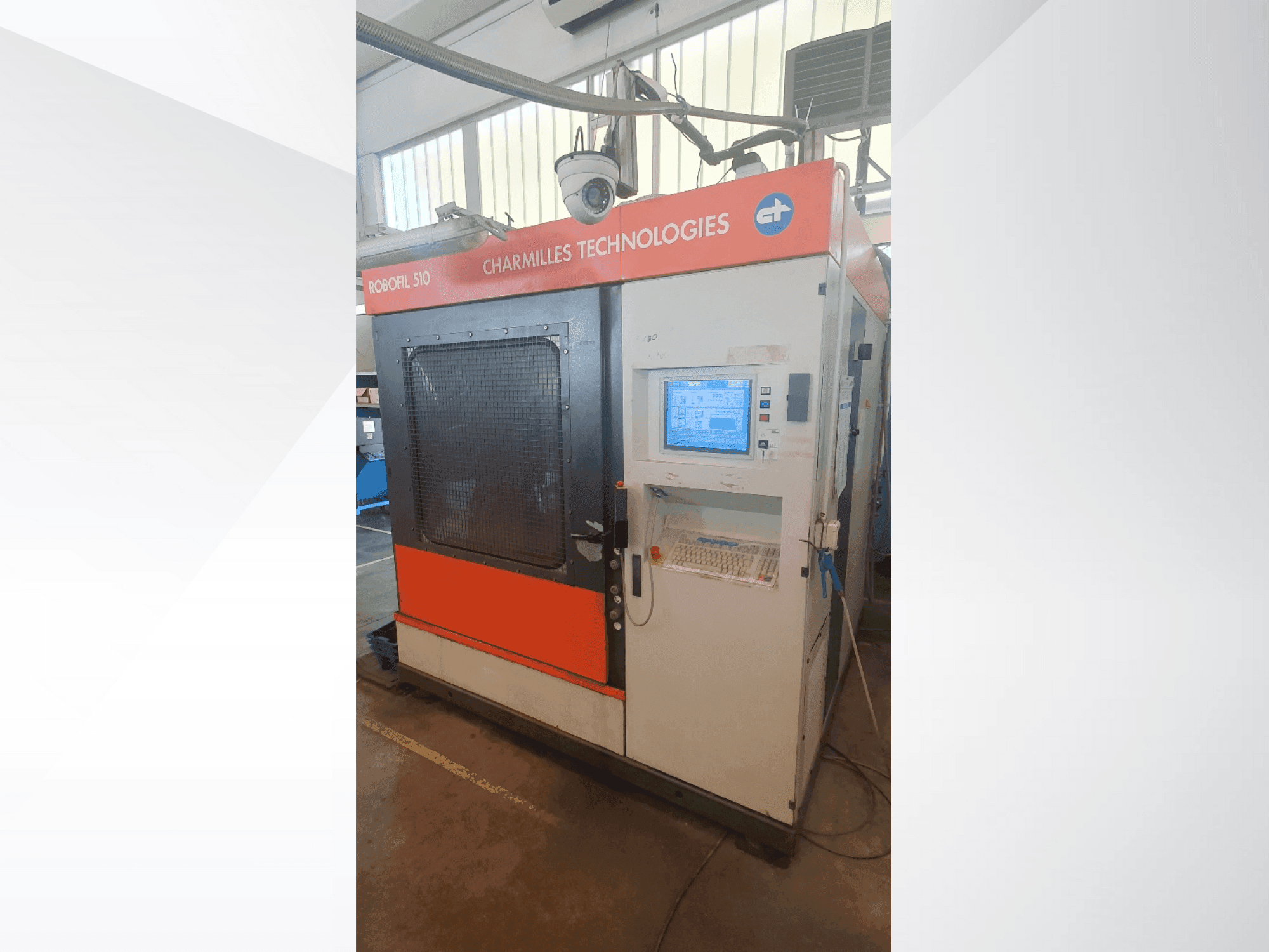 A CHARMILLES Robofil 510 gép elölnézete