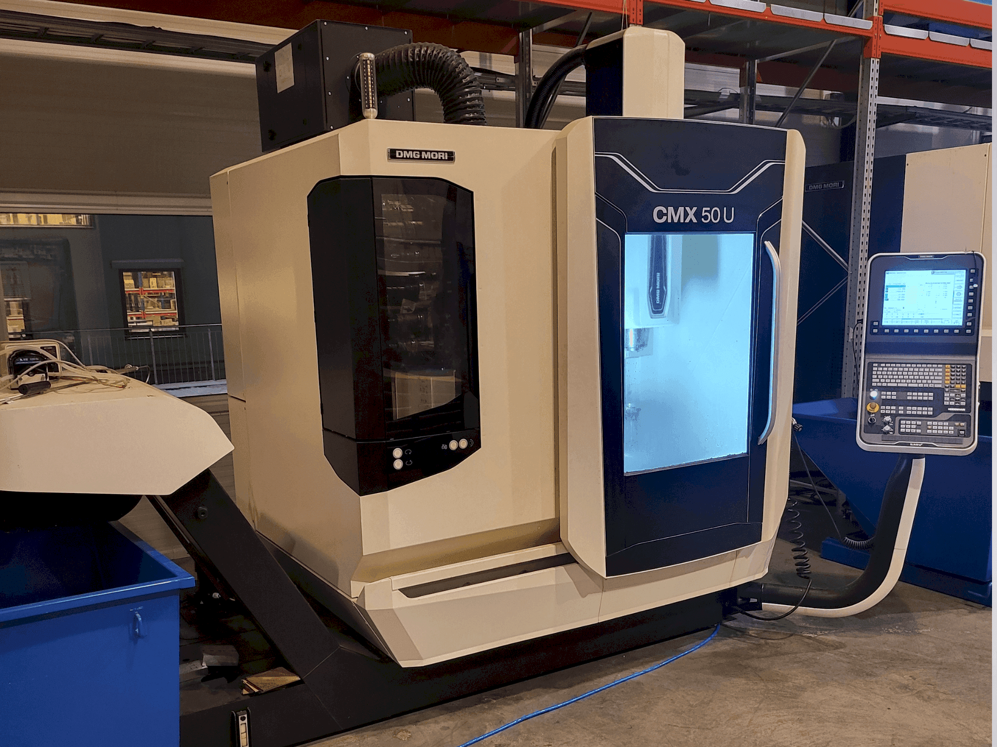 A DMG MORI CMX 50U gép elölnézete