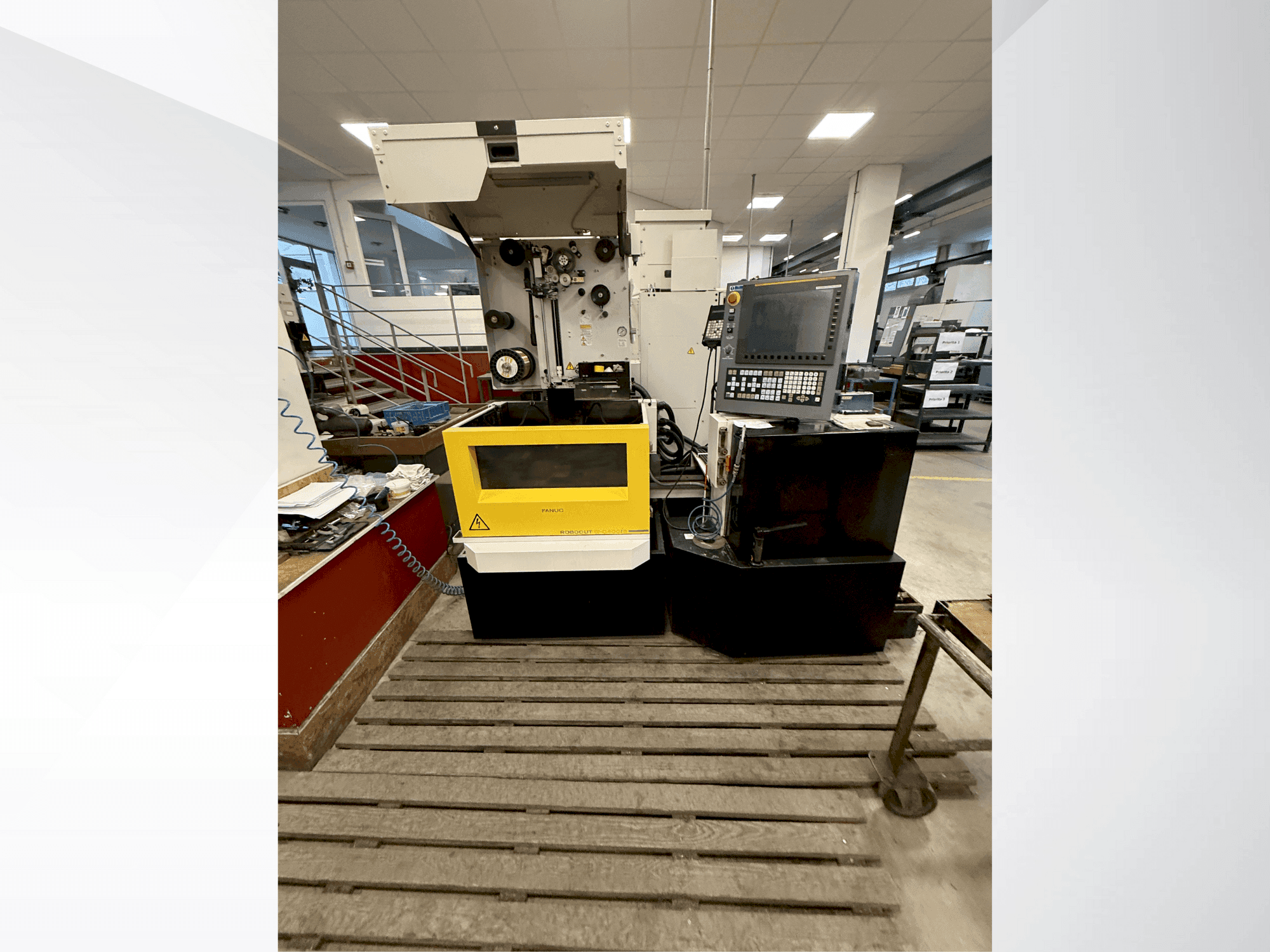 A FANUC Robocut alpha-C400iB gép elölnézete