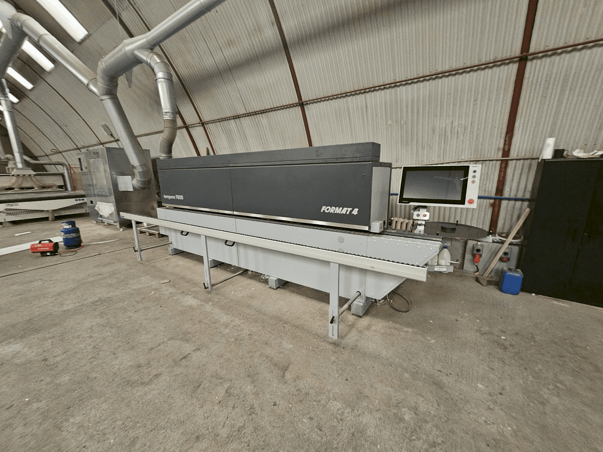 A FORMAT4 Tempora F800 60.12/2 E gép elölnézete