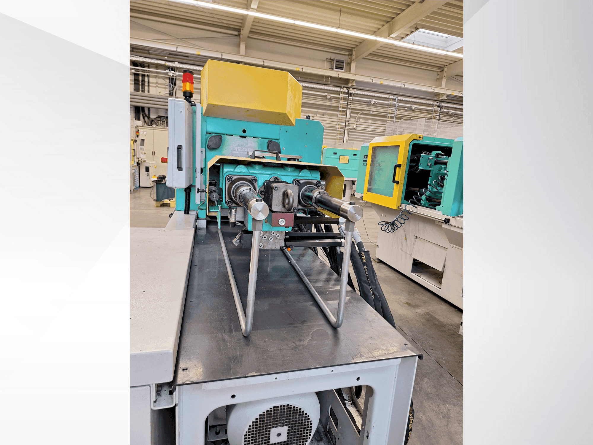 A Arburg 370 S 600 - 170 gép elölnézete