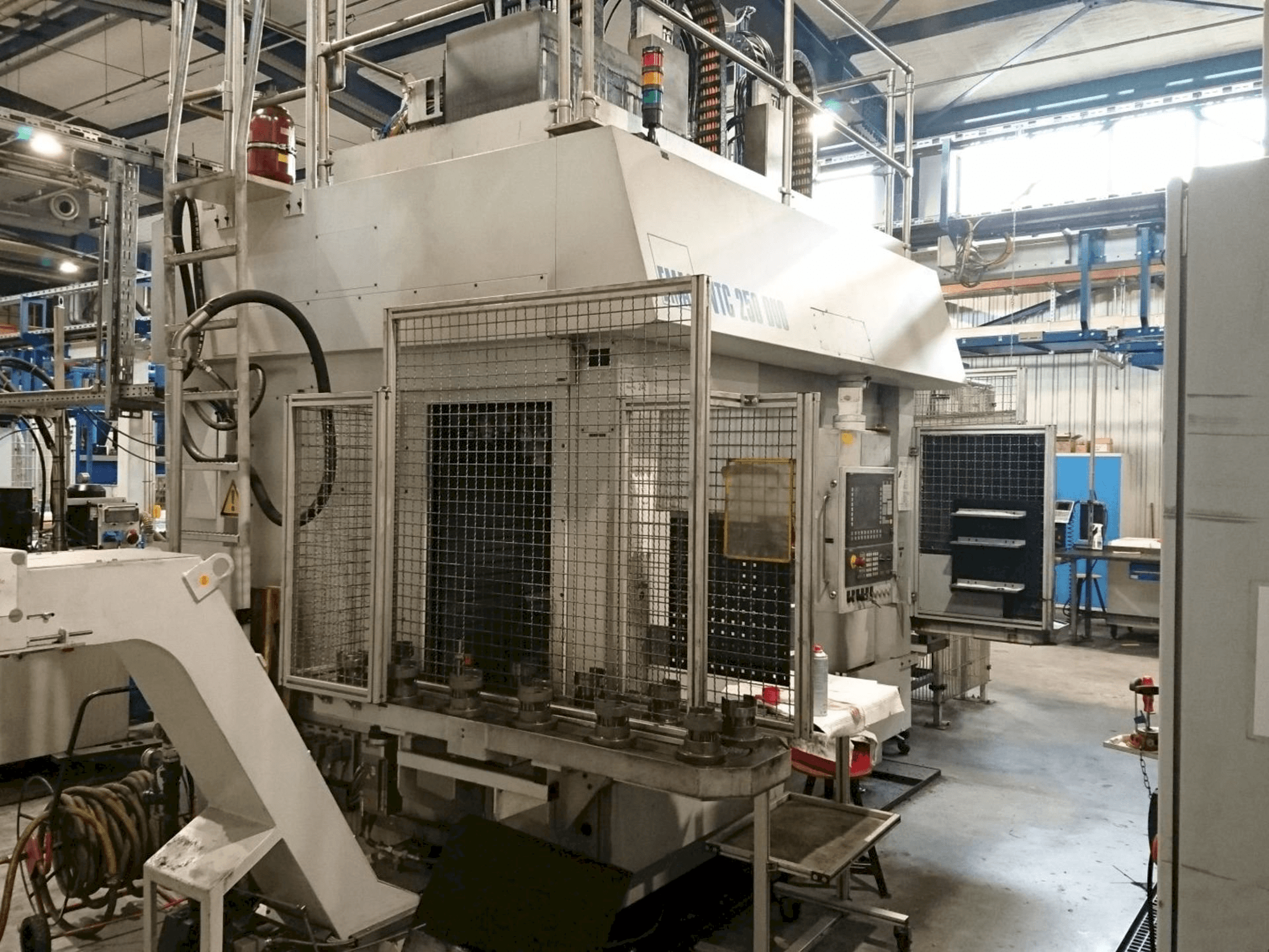 A EMAG VTC 250 DUO gép elölnézete