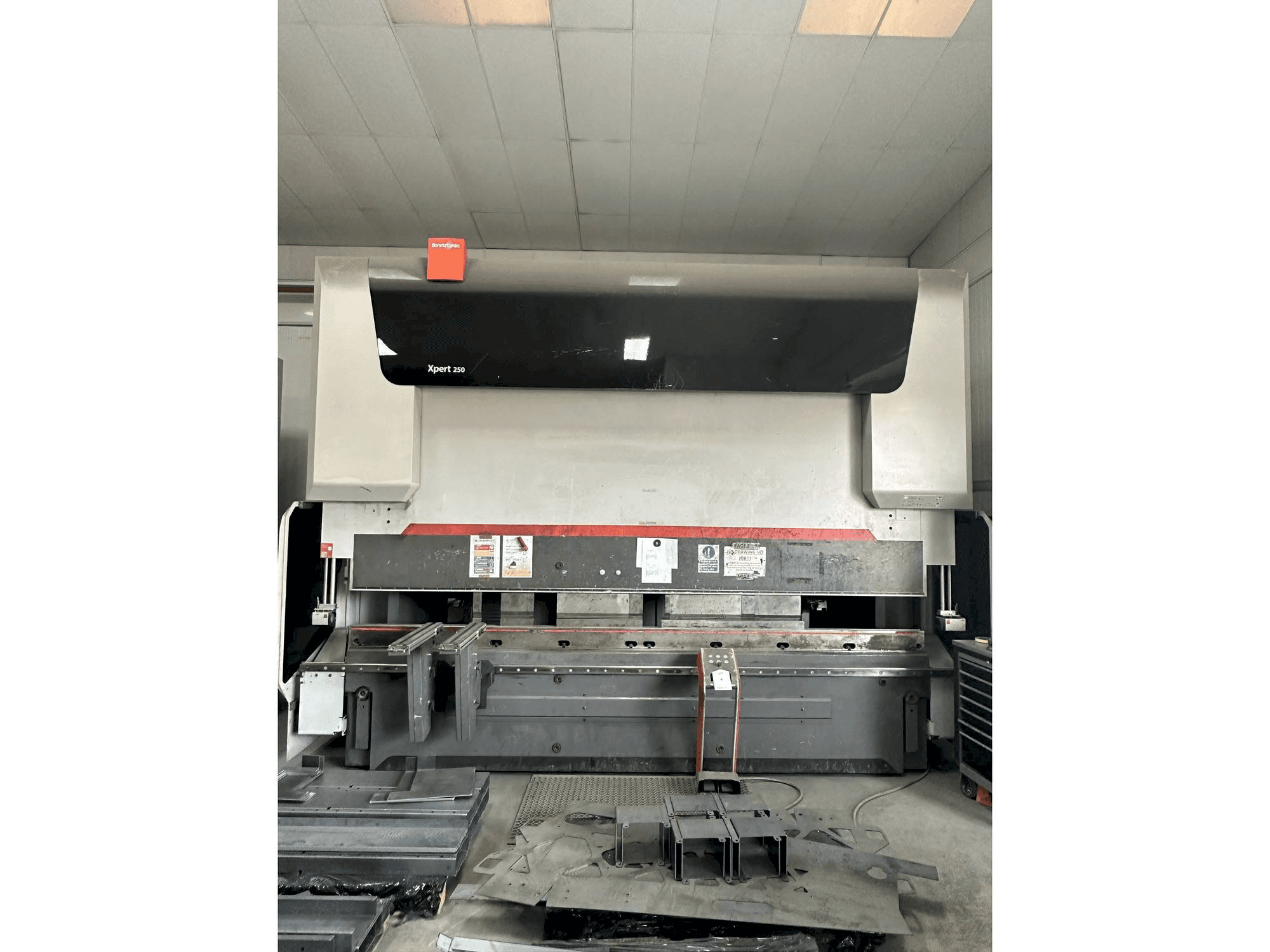 A Bystronic Xpert 250/4100 gép elölnézete