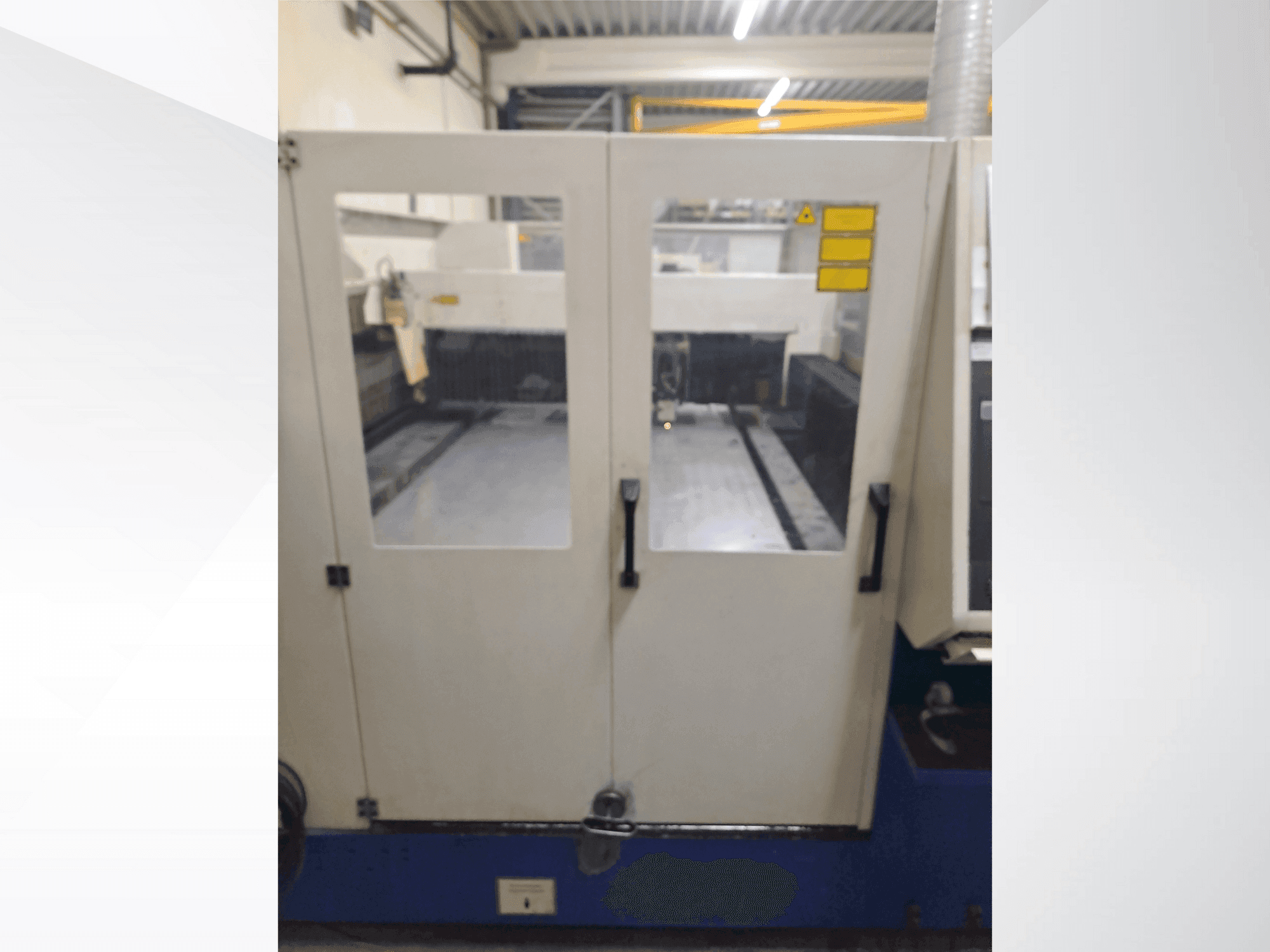 A TRUMPF TRUMATIC 3030 gép elölnézete