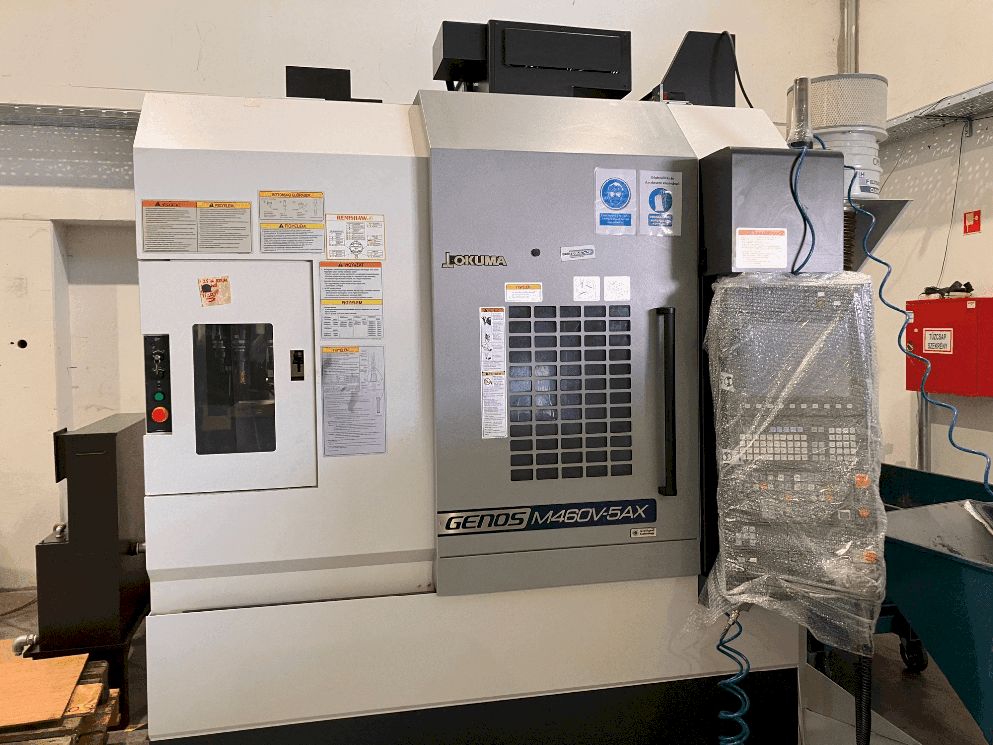 A Okuma GENOS M460V-5AX gép elölnézete