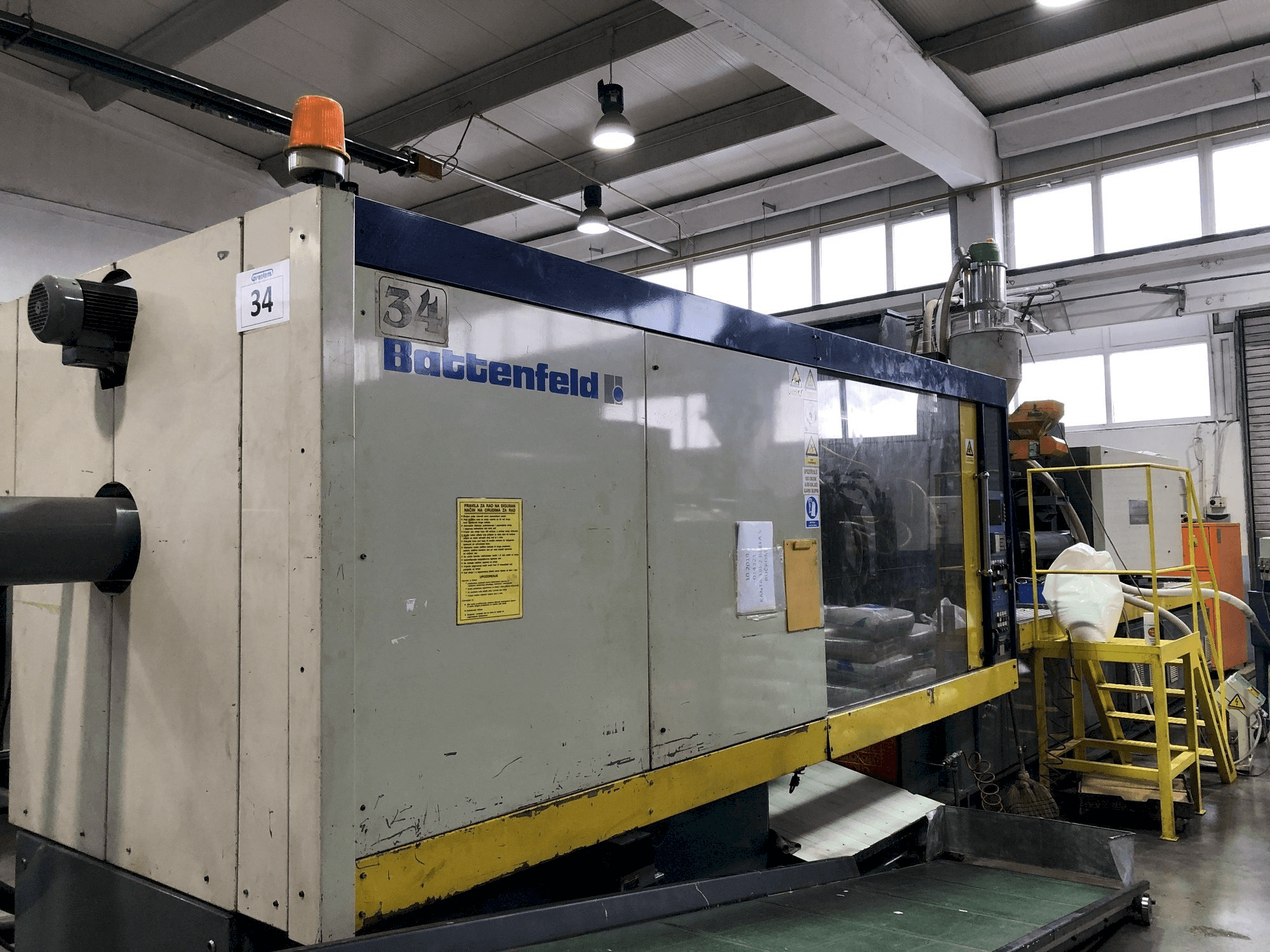 A Battenfeld BK-T 5000-4000 gép oldalnézete