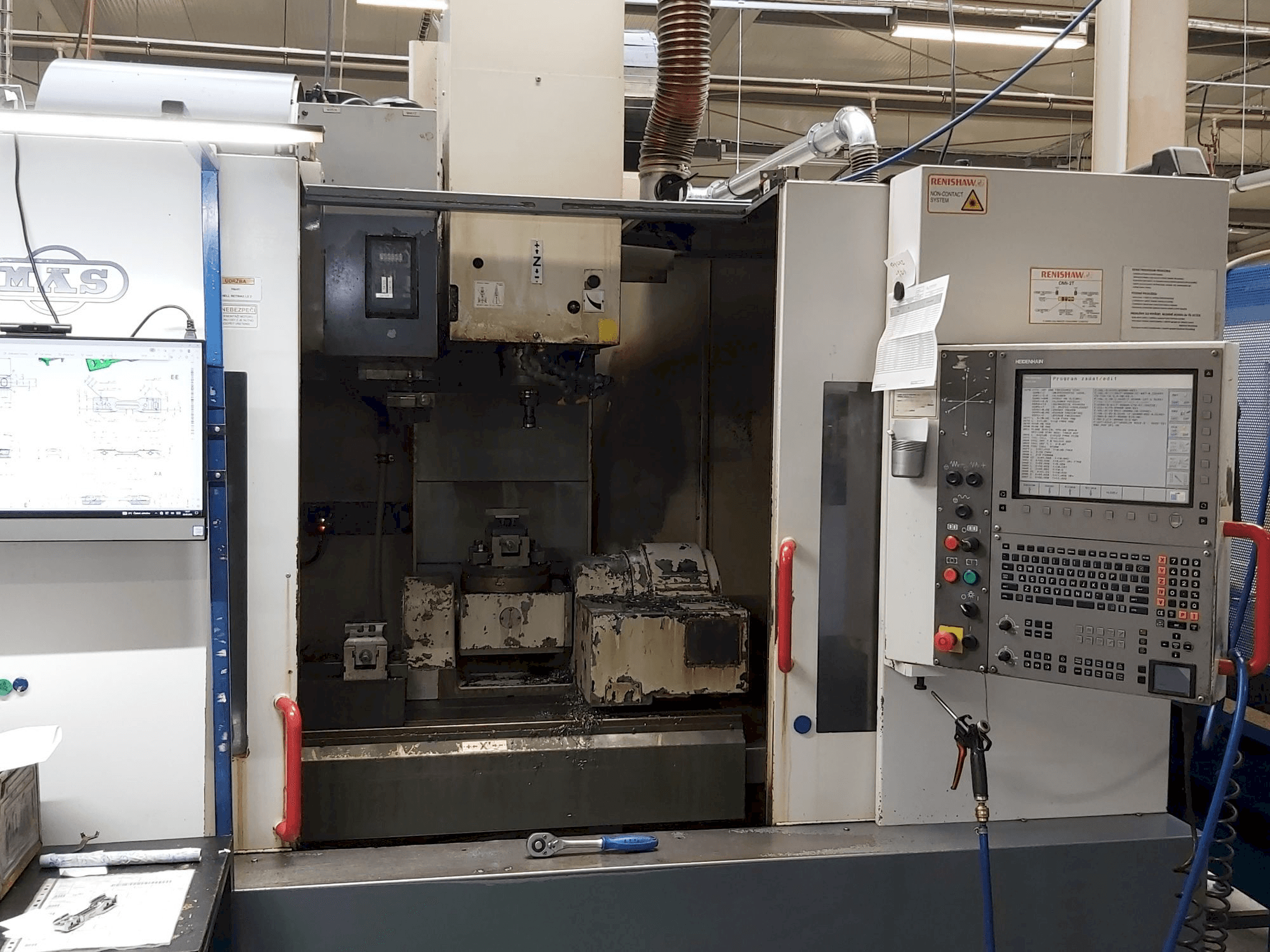 A KOVOSVIT MAS MCV 1016 Quick gép elölnézete